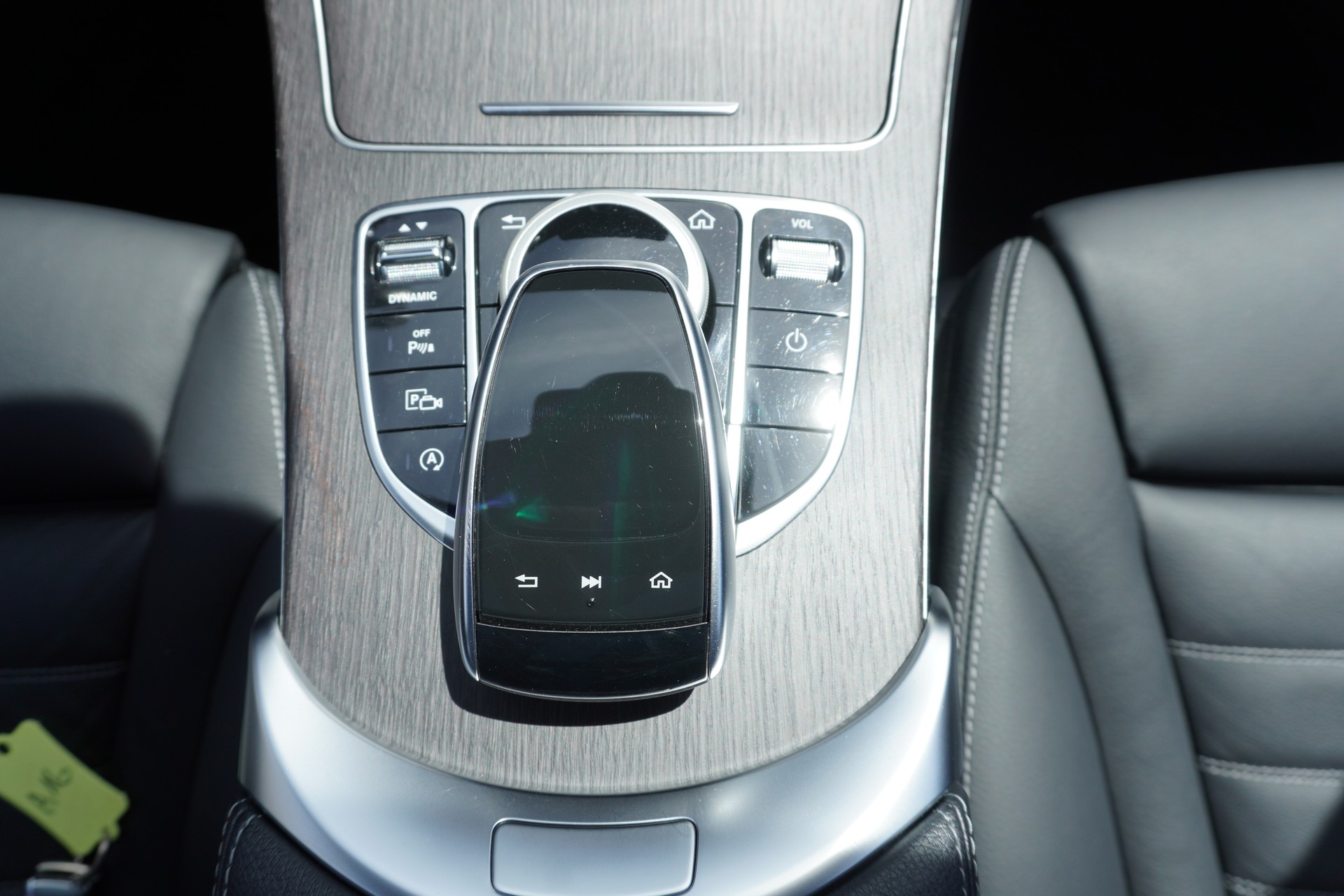 MERCEDES-BENZ C 220 d Swiss Star AMG Line 4M 9G-Tronic-image-23