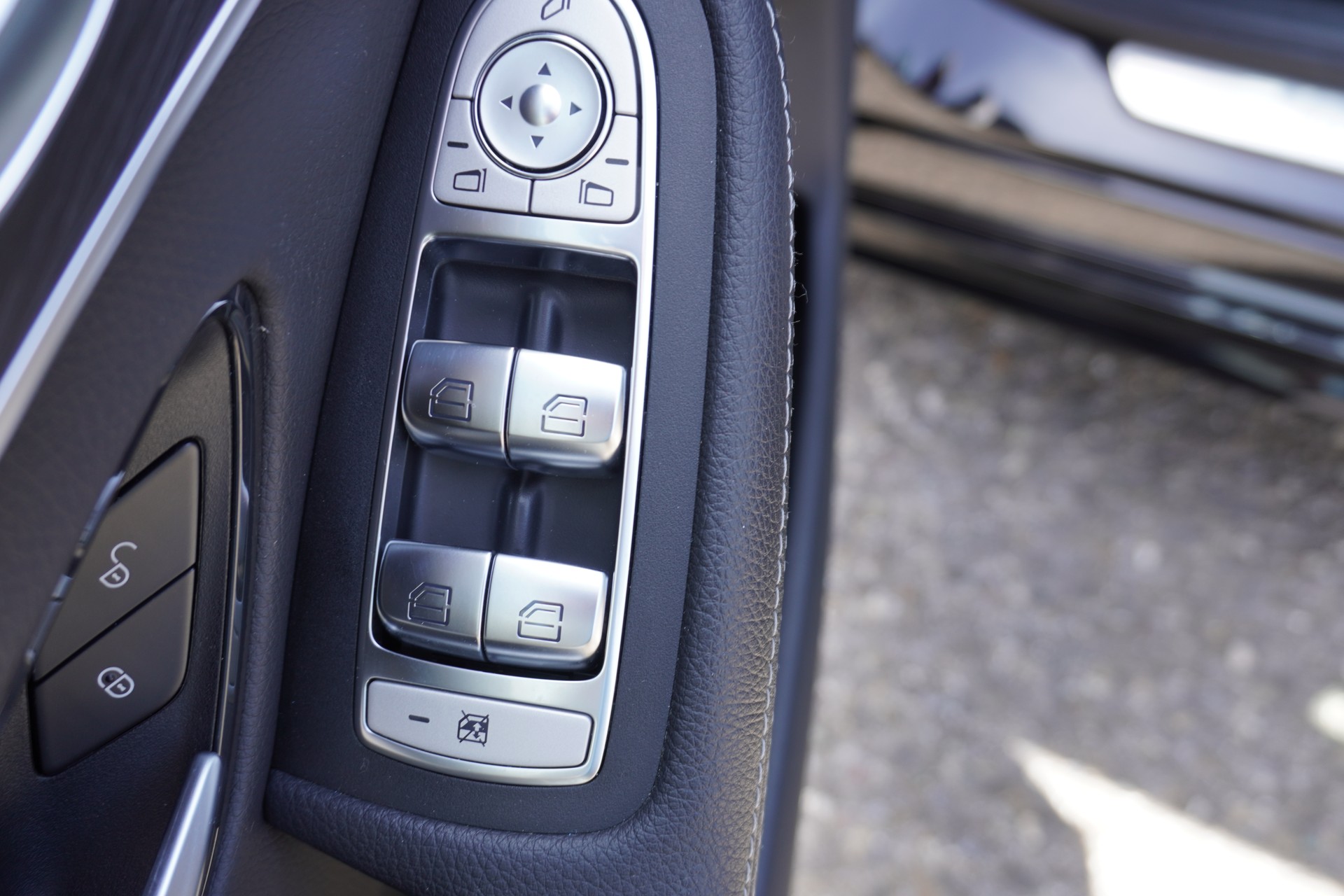 MERCEDES-BENZ C 220 d Swiss Star AMG Line 4M 9G-Tronic-image-17