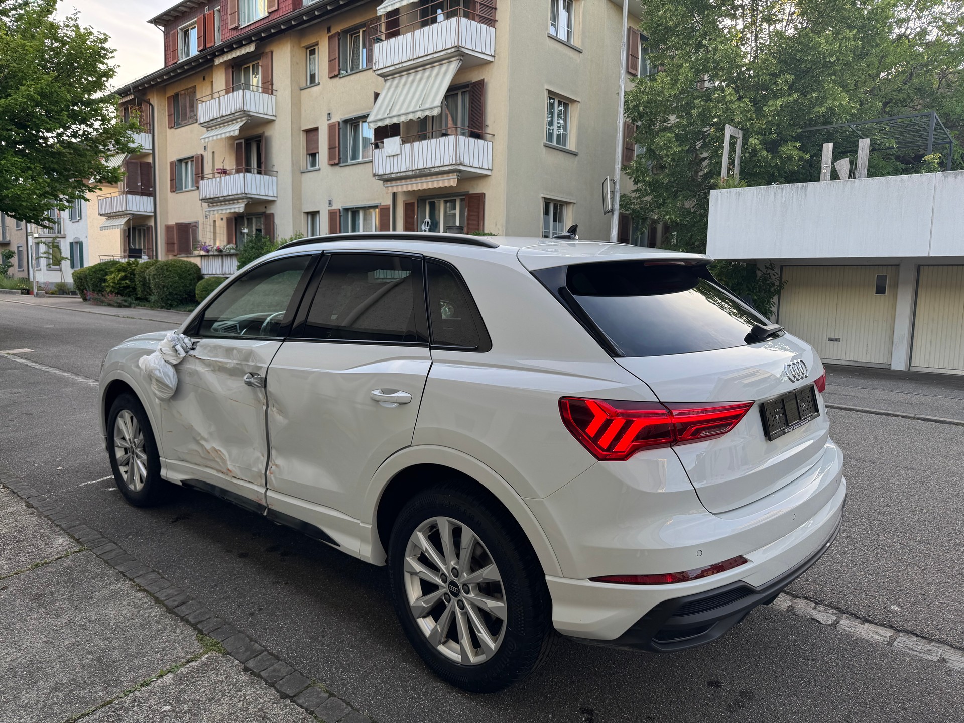 AUDI Q3 Sportback 40 TDI S line quattro S-tronic-image-3