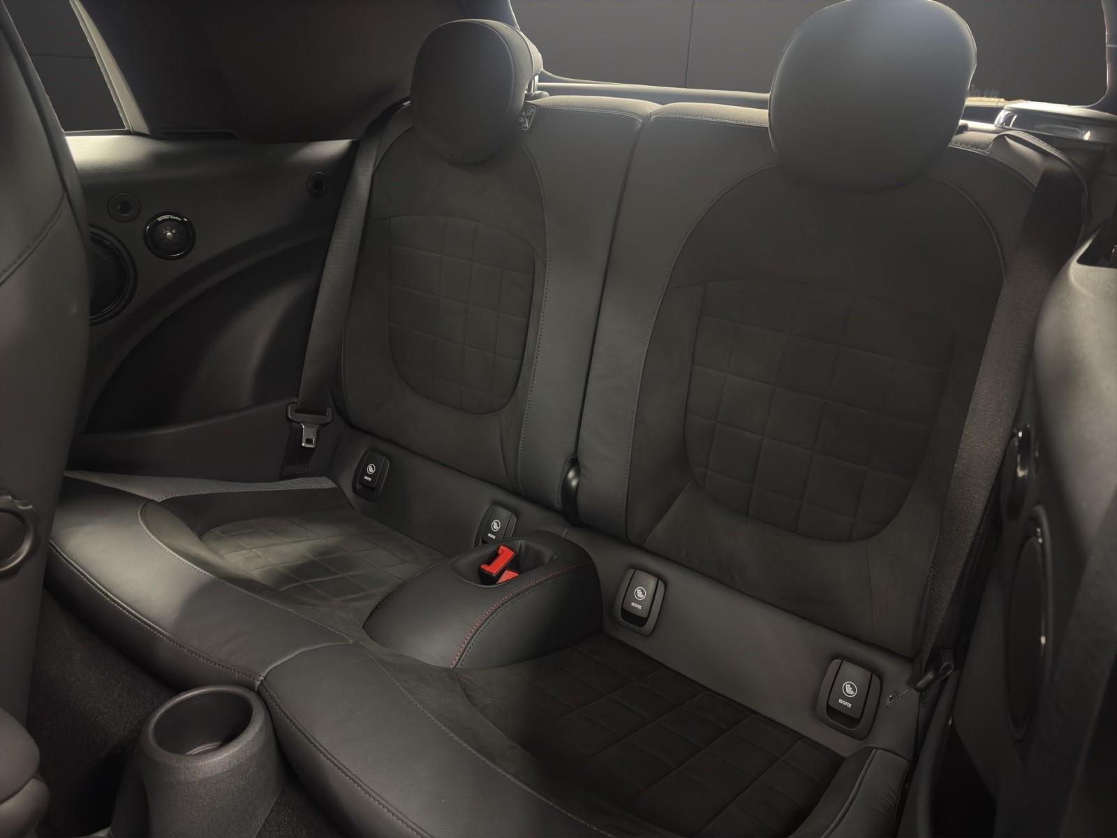 MINI Cabrio John Cooper Works-image-15