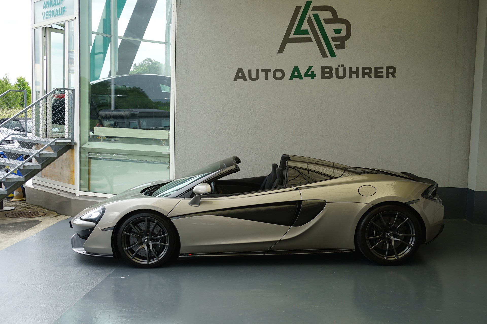 McLAREN 570S Spider 3.8 V8 570PS-showroom-element-1