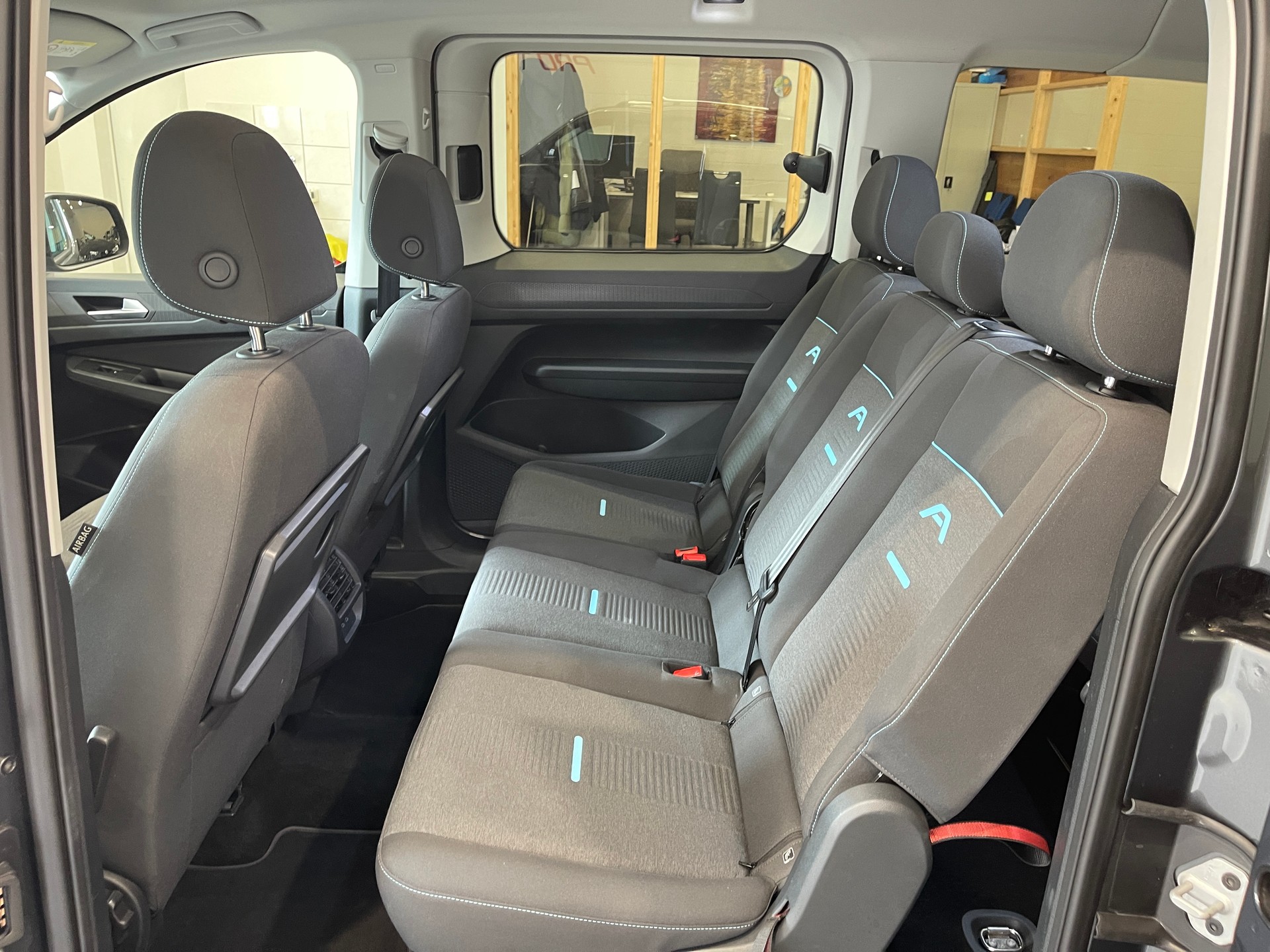 FORD Grand Tourneo Connect 2.0 EcoBlue Active Automat *7 PLATZ*-image-11