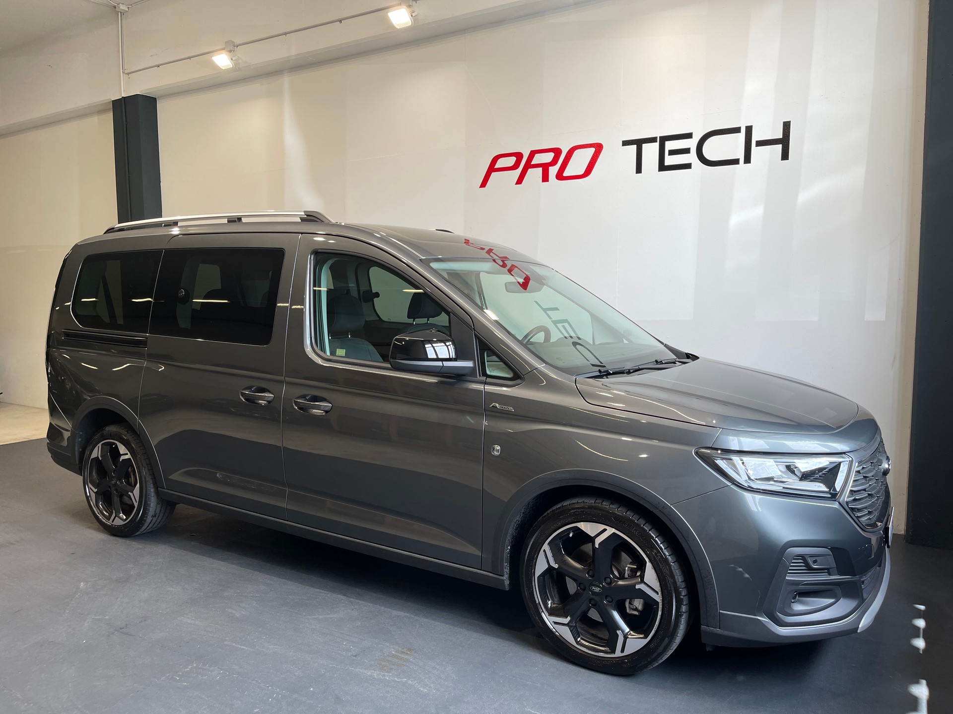 FORD Grand Tourneo Connect 2.0 EcoBlue Active Automat *7 PLATZ*