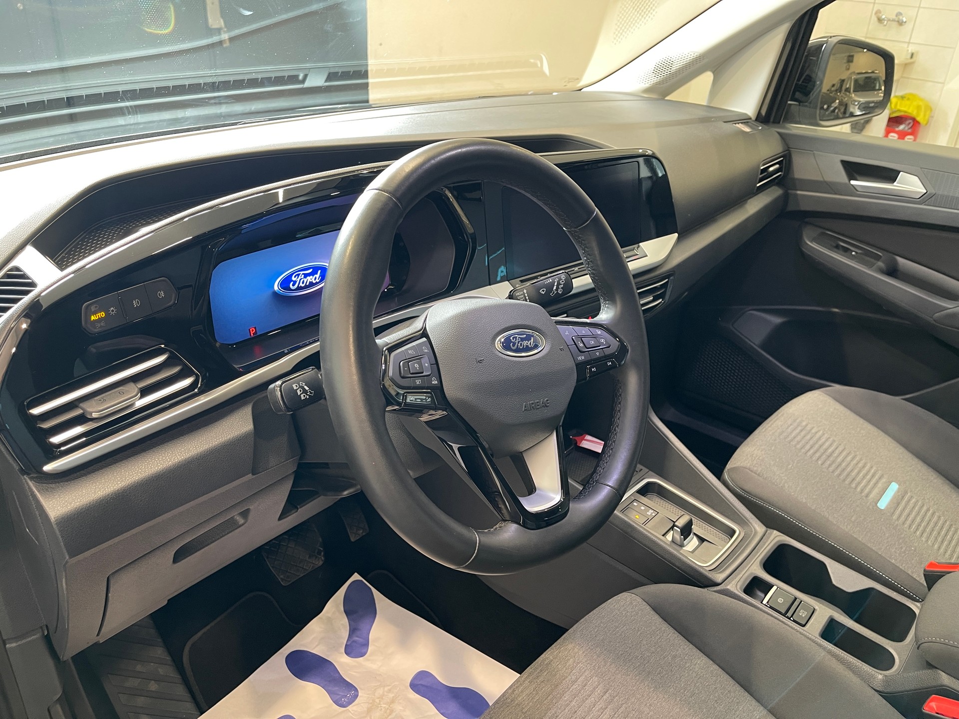 FORD Grand Tourneo Connect 2.0 EcoBlue Active Automat *7 PLATZ*-image-9