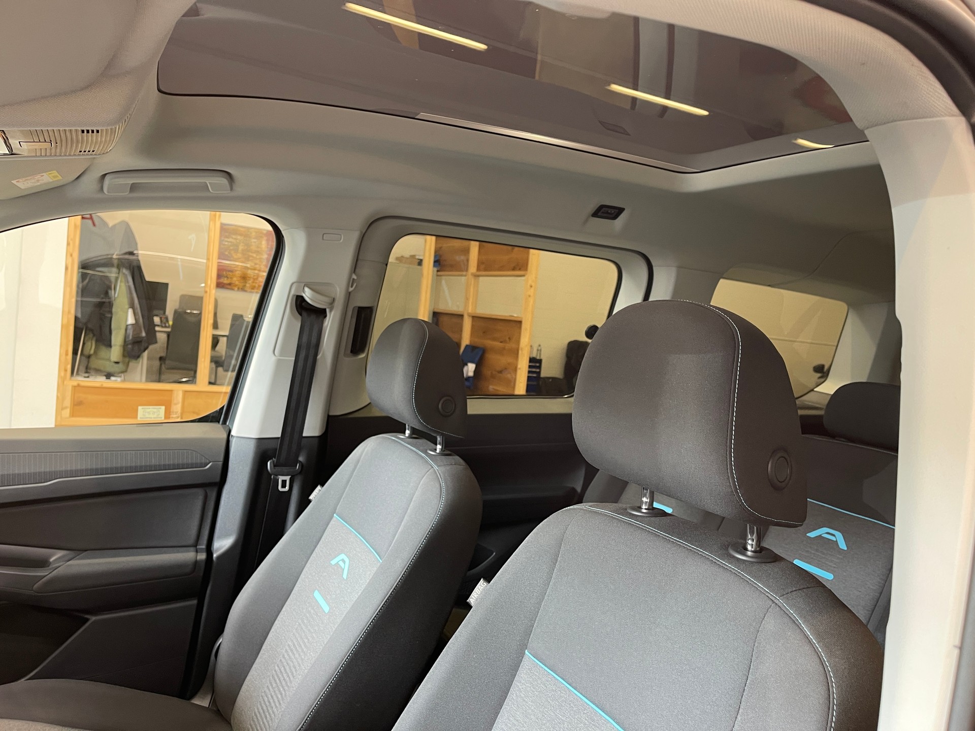 FORD Grand Tourneo Connect 2.0 EcoBlue Active Automat *7 PLATZ*-image-10