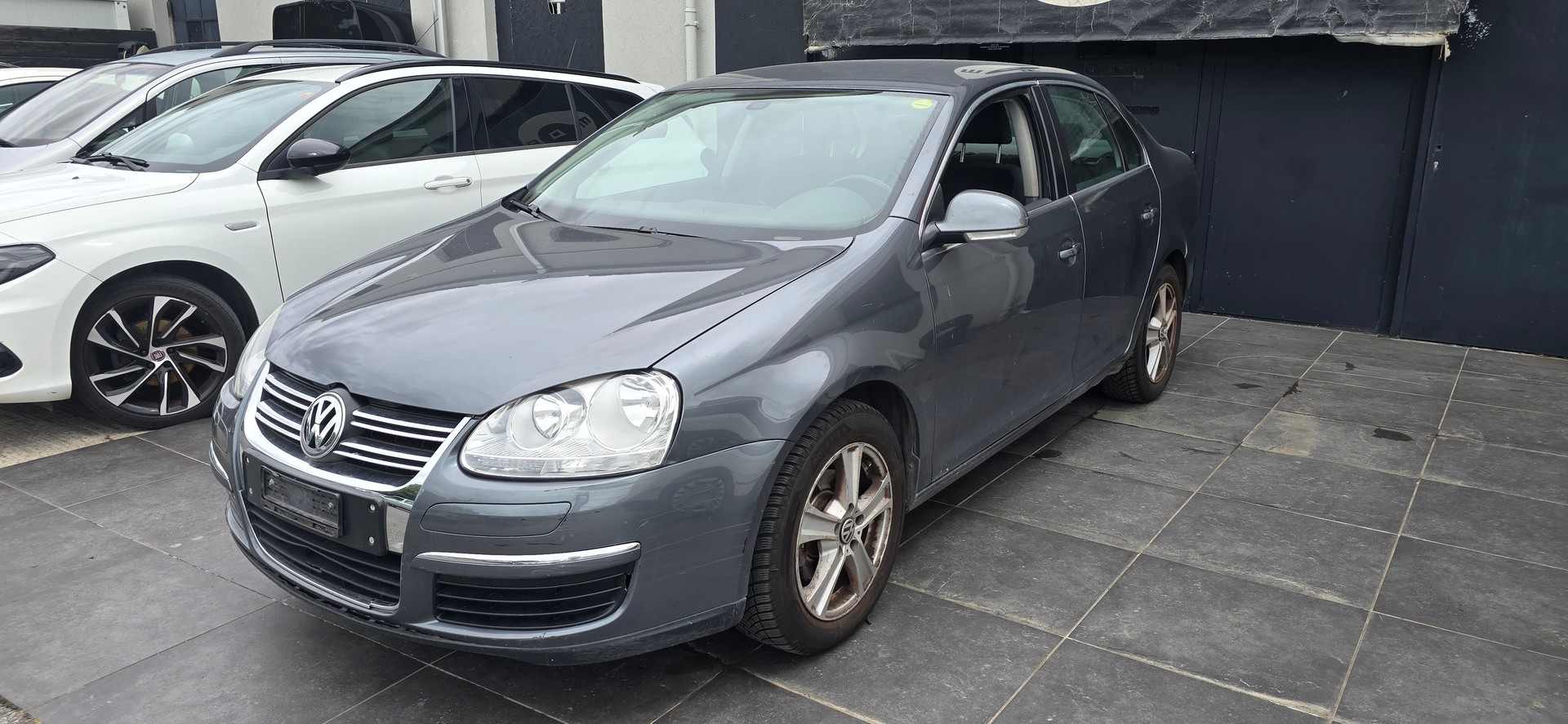 VW Jetta 1.9 TDI Trendline DSG-image-0