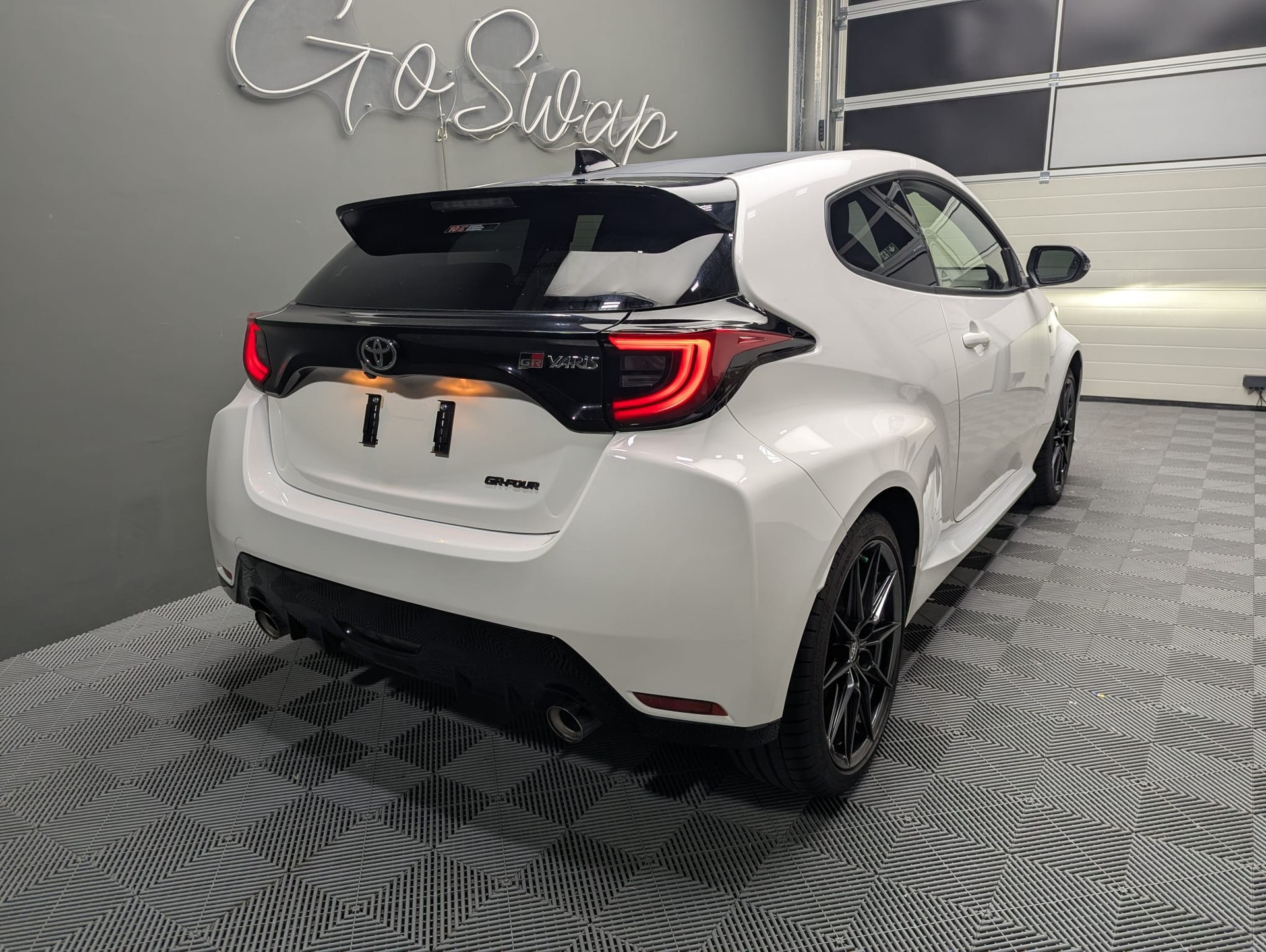 TOYOTA Yaris 1.6 GR Sport-showroom-element-1