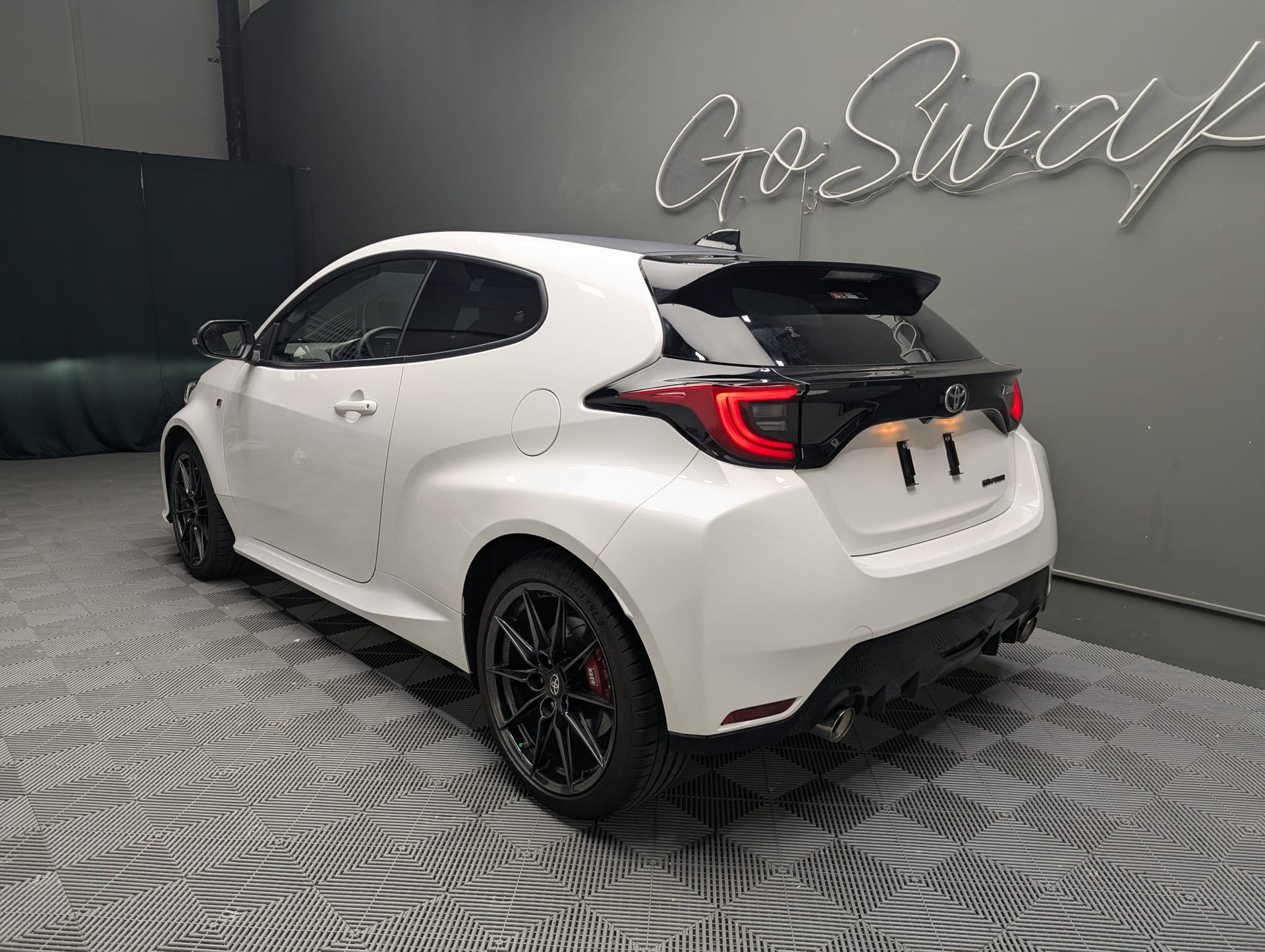TOYOTA Yaris 1.6 GR Sport-showroom-element-3