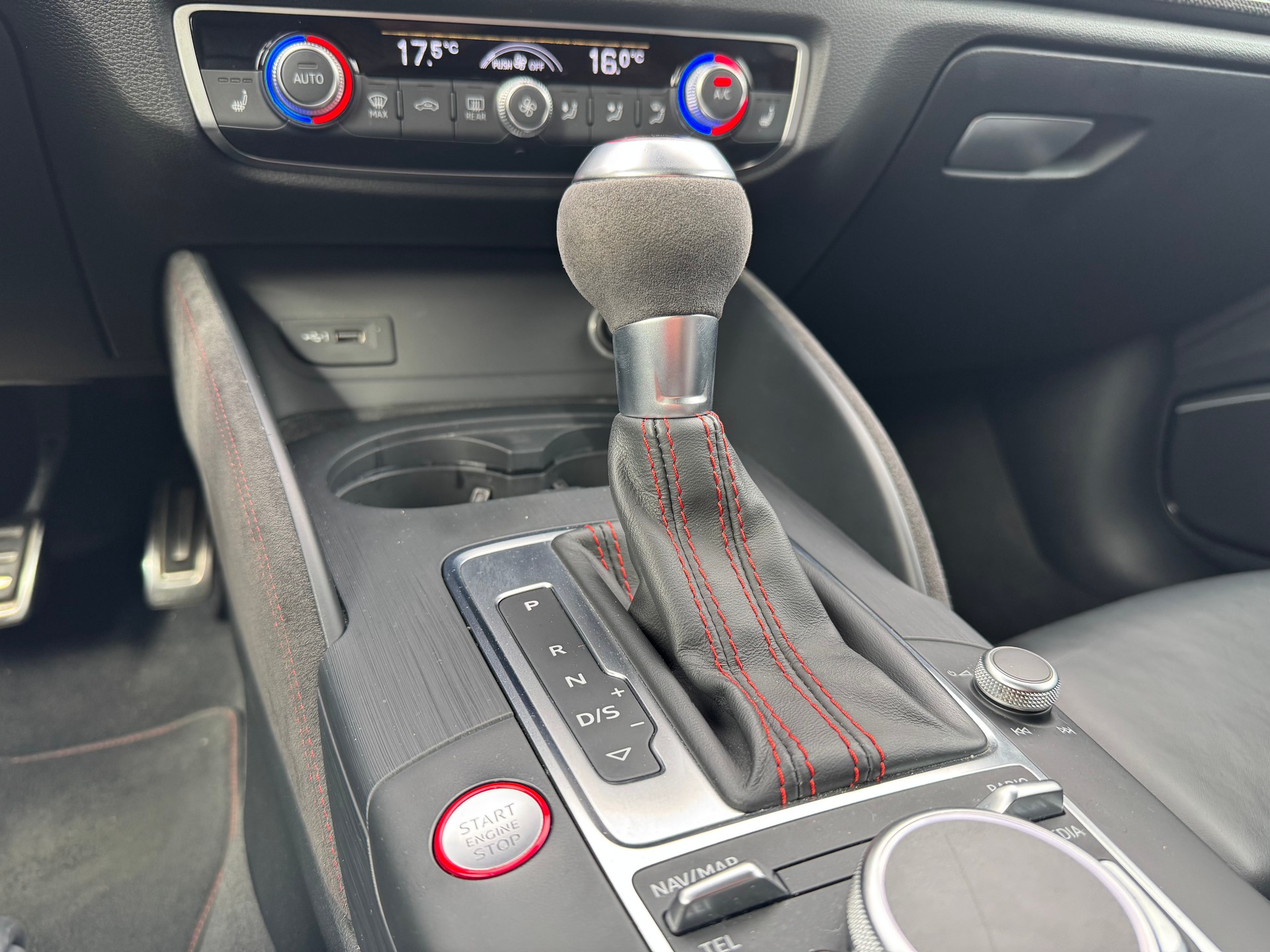 AUDI RS3 Sportback 2.5 TSI quattro S-tronic-image-15