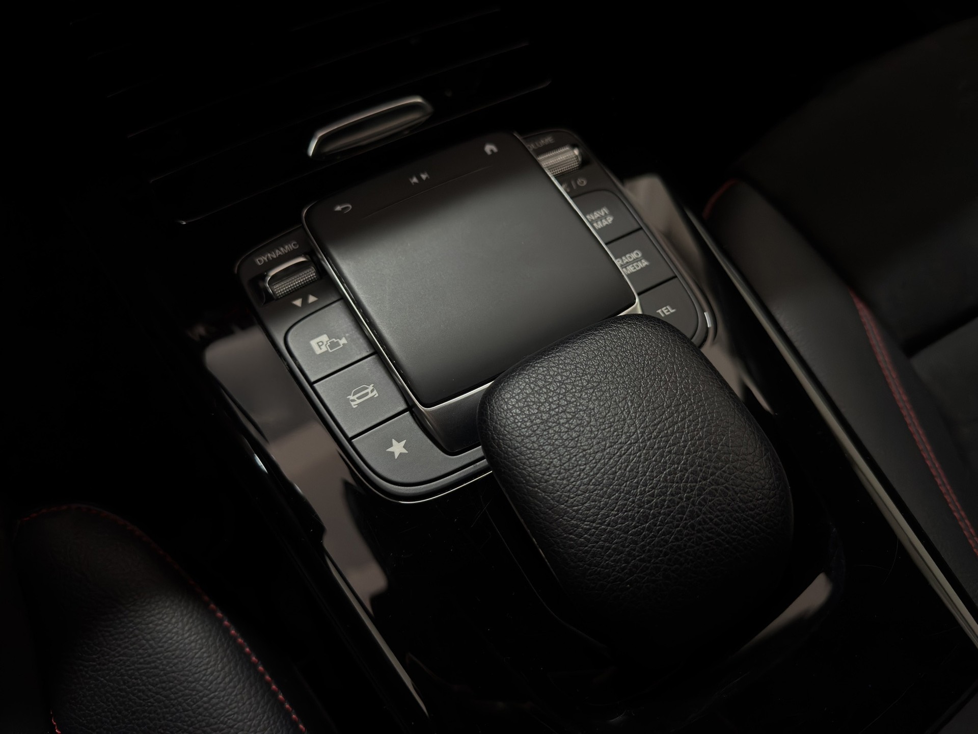 MERCEDES-BENZ A 200 AMG Line 7G-DCT Night "Head-Up-RF.-Kamera-19" Alu"-image-13