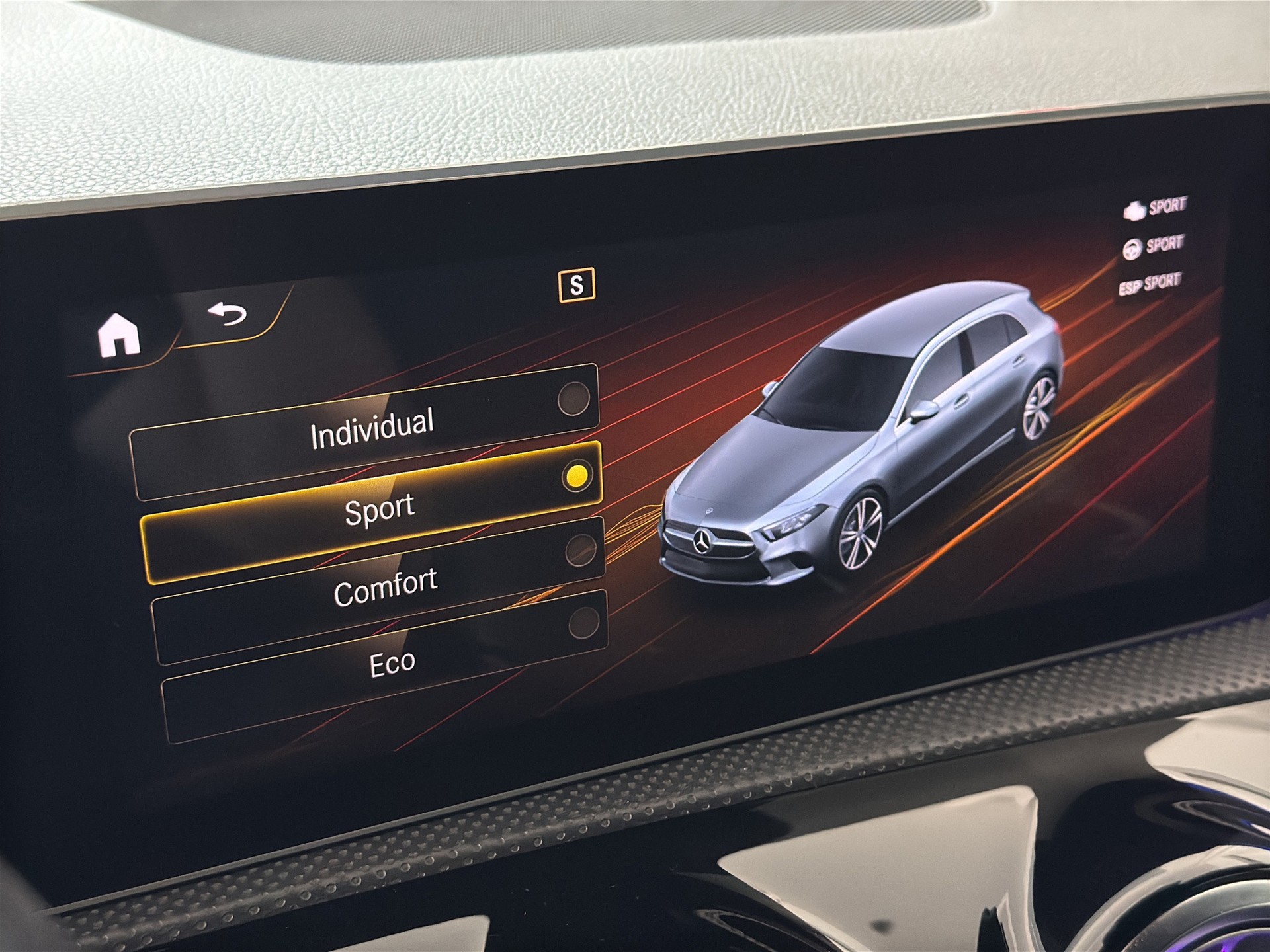MERCEDES-BENZ A 200 AMG Line 7G-DCT Night "Head-Up-RF.-Kamera-19" Alu"-image-17