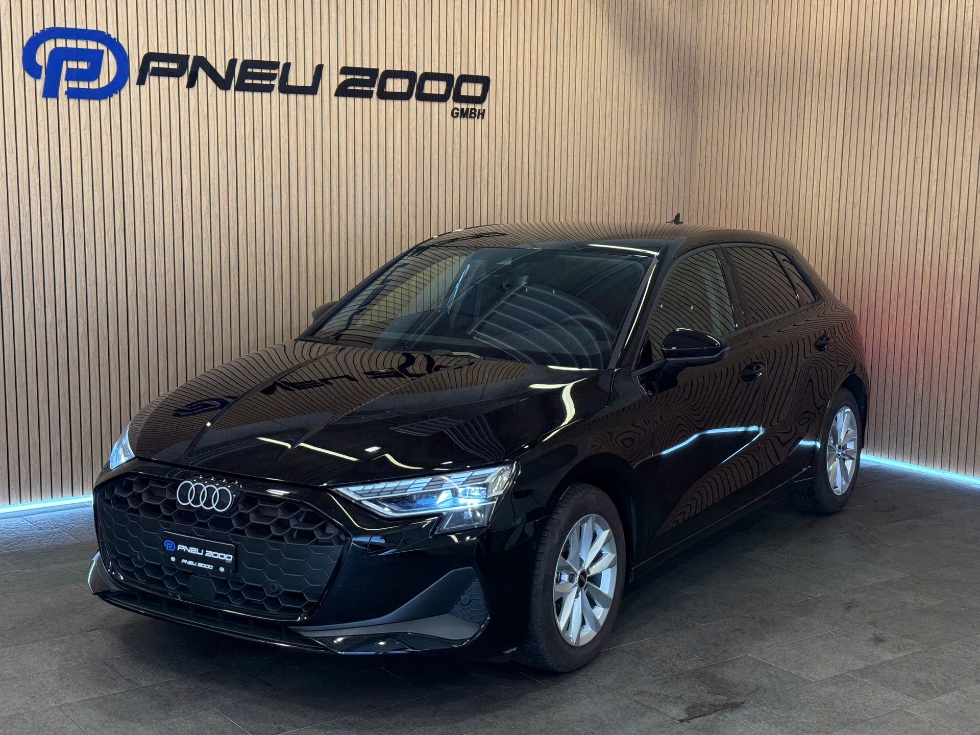 AUDI A3 Sportback 35 TFSI Attraction S-tronic *CH-Fahrzeug inkl Gratis Servie Paket*-showroom-element-1