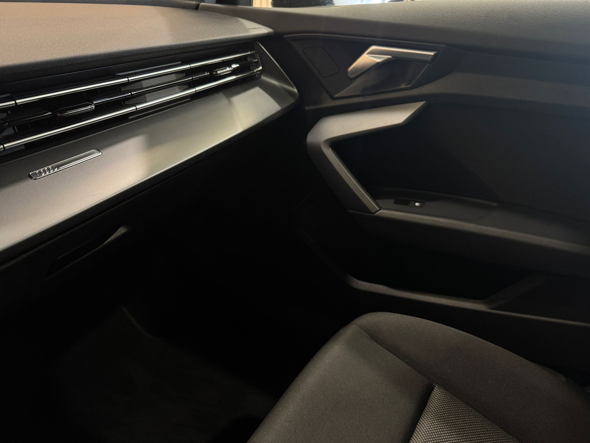 AUDI A3 Sportback 35 TFSI Attraction S-tronic *CH-Fahrzeug inkl Gratis Servie Paket*-image-14