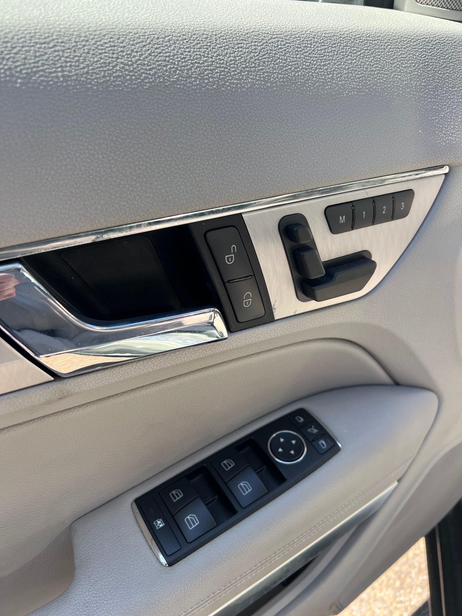 MERCEDES-BENZ E 250 CGI BlueEfficiency Automatic-image-10