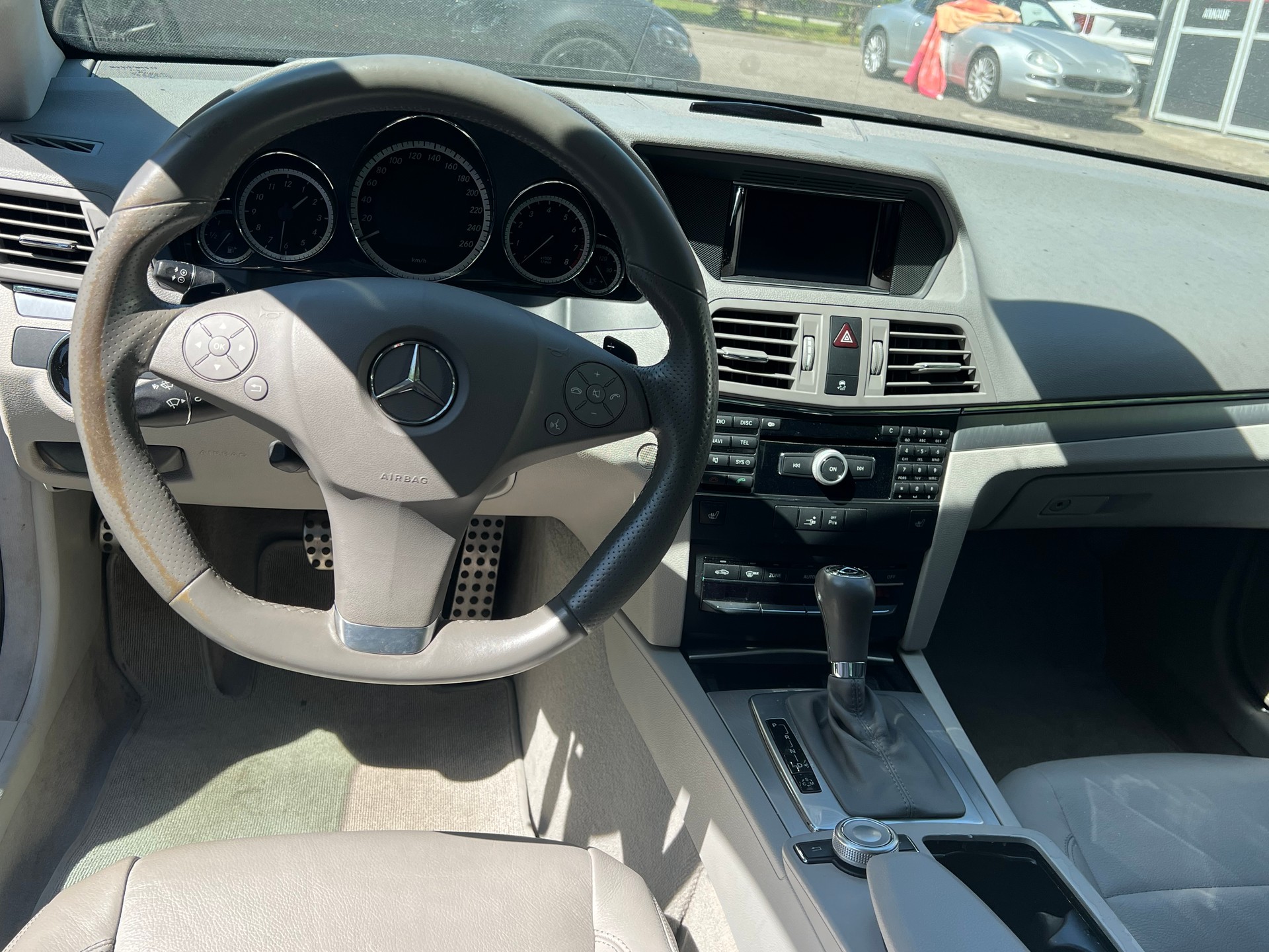 MERCEDES-BENZ E 250 CGI BlueEfficiency Automatic-image-6