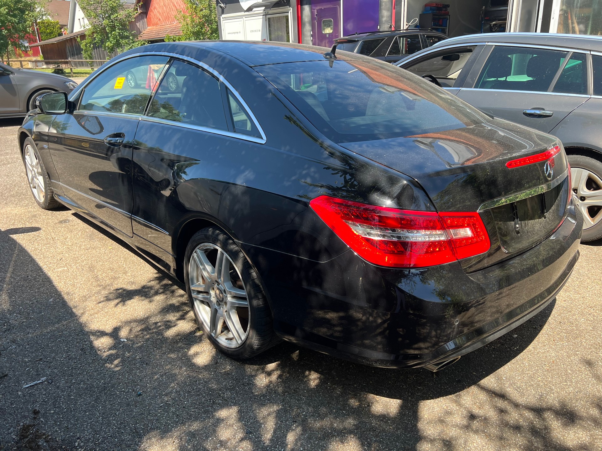 MERCEDES-BENZ E 250 CGI BlueEfficiency Automatic-image-4