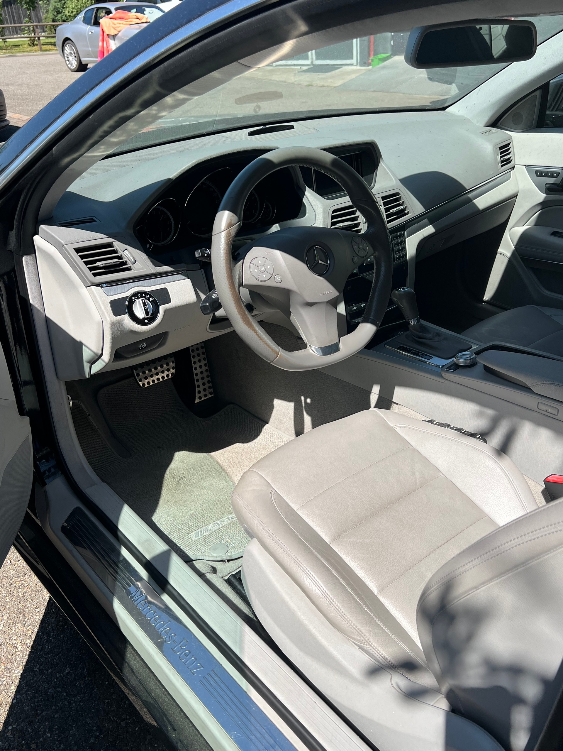 MERCEDES-BENZ E 250 CGI BlueEfficiency Automatic-image-5