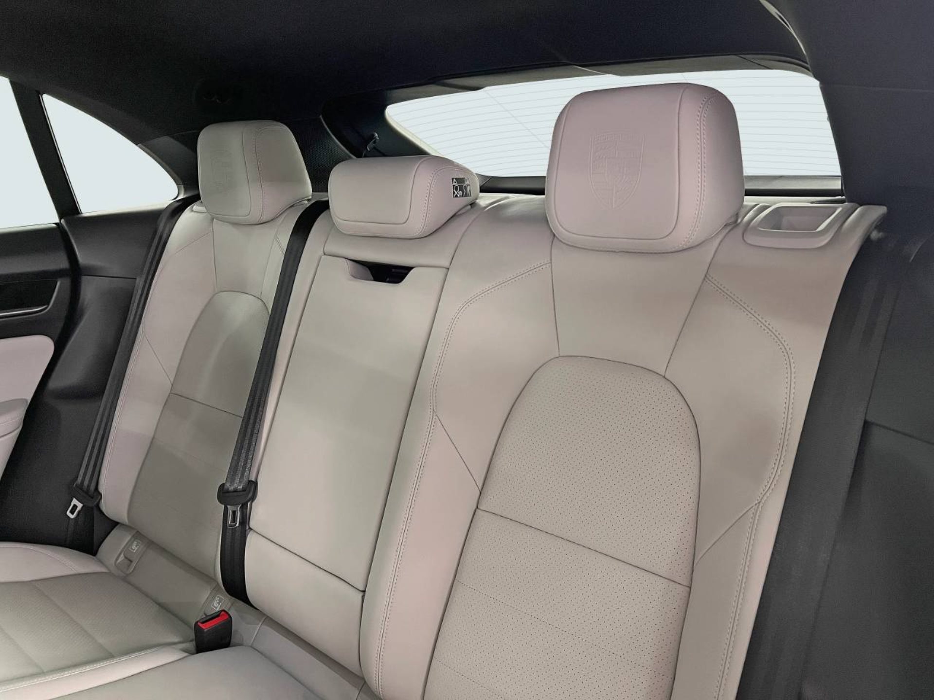 PORSCHE Macan 4-image-24