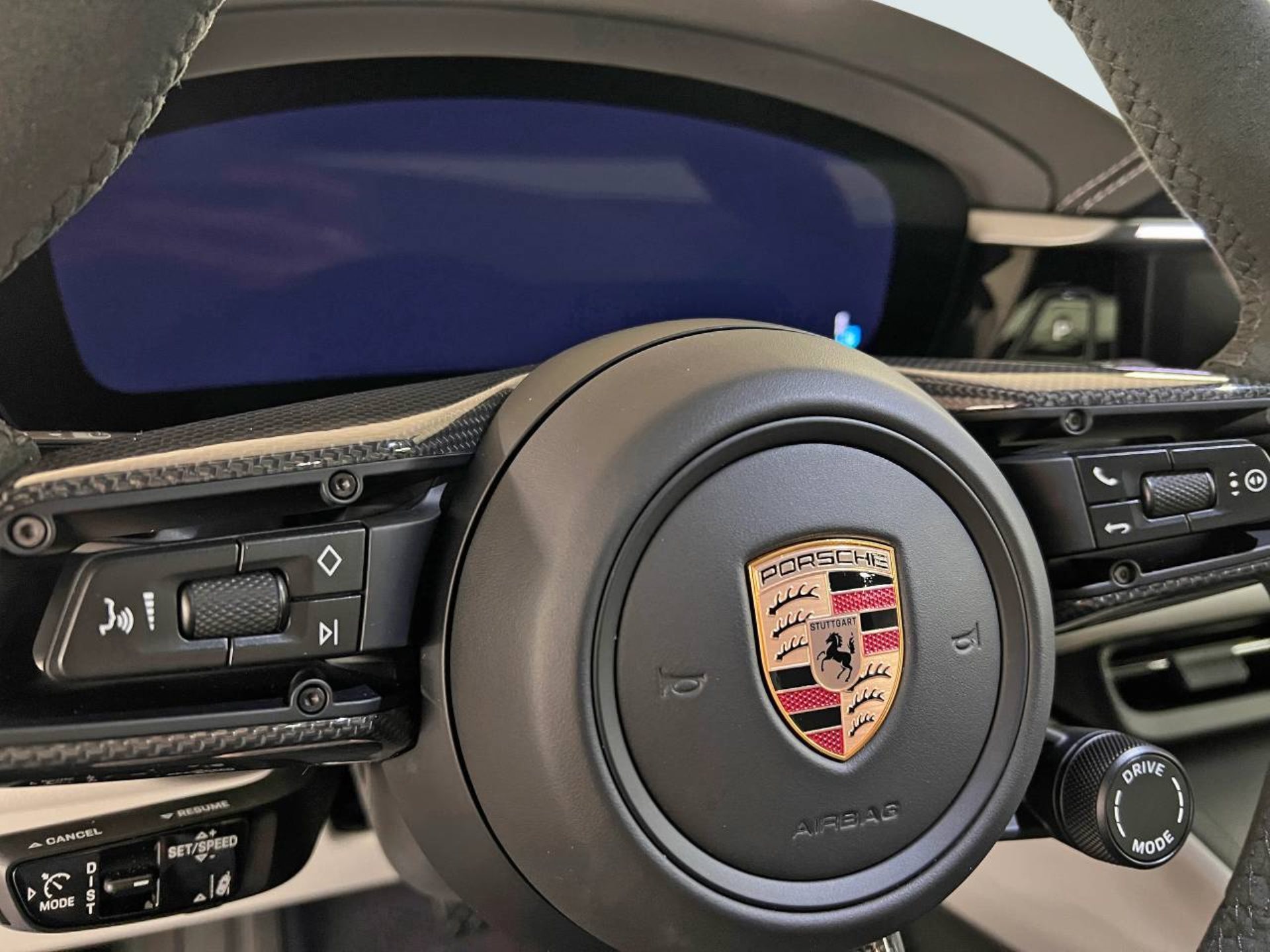 PORSCHE Macan 4-image-16