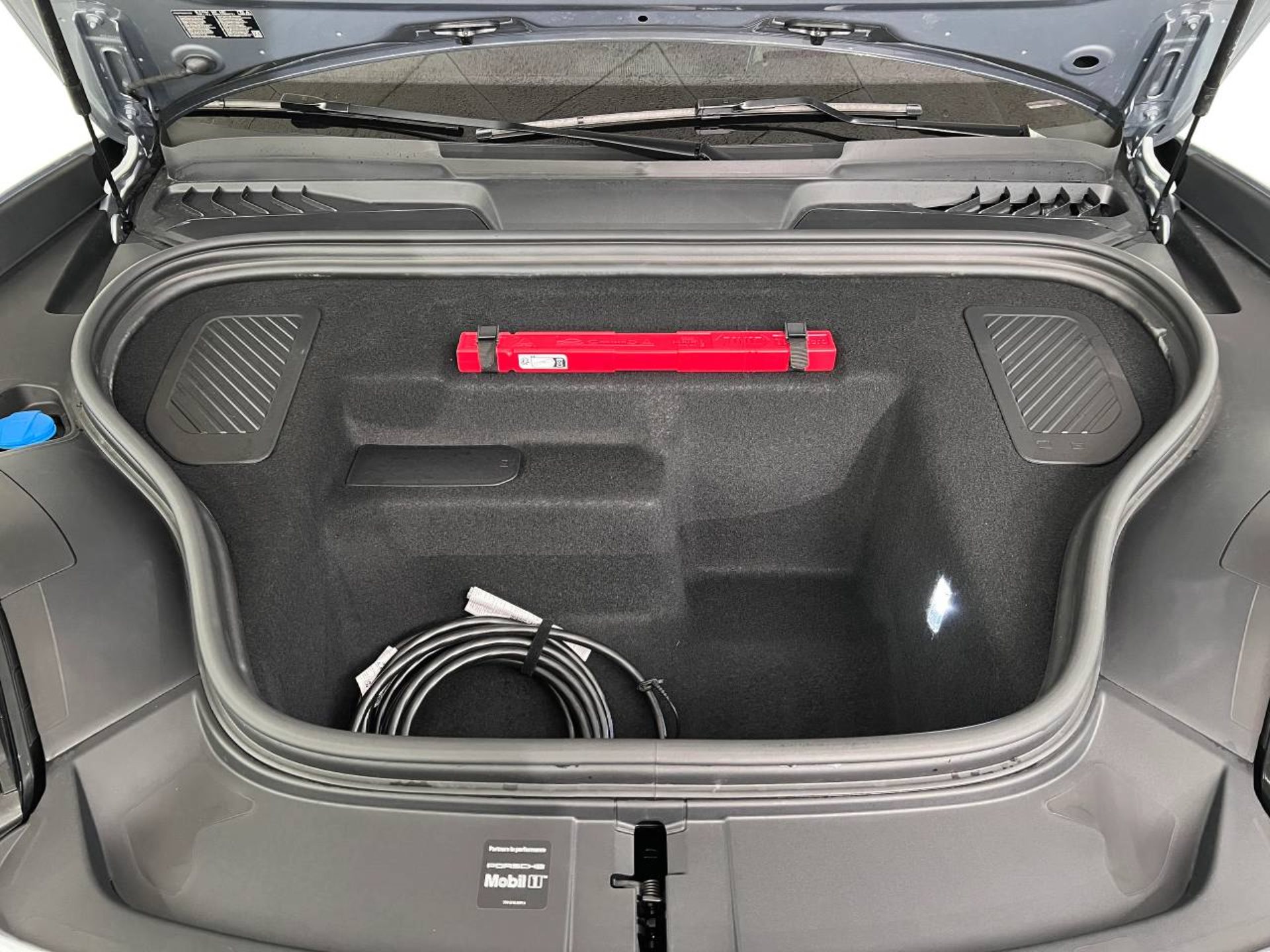 PORSCHE Macan 4-image-13