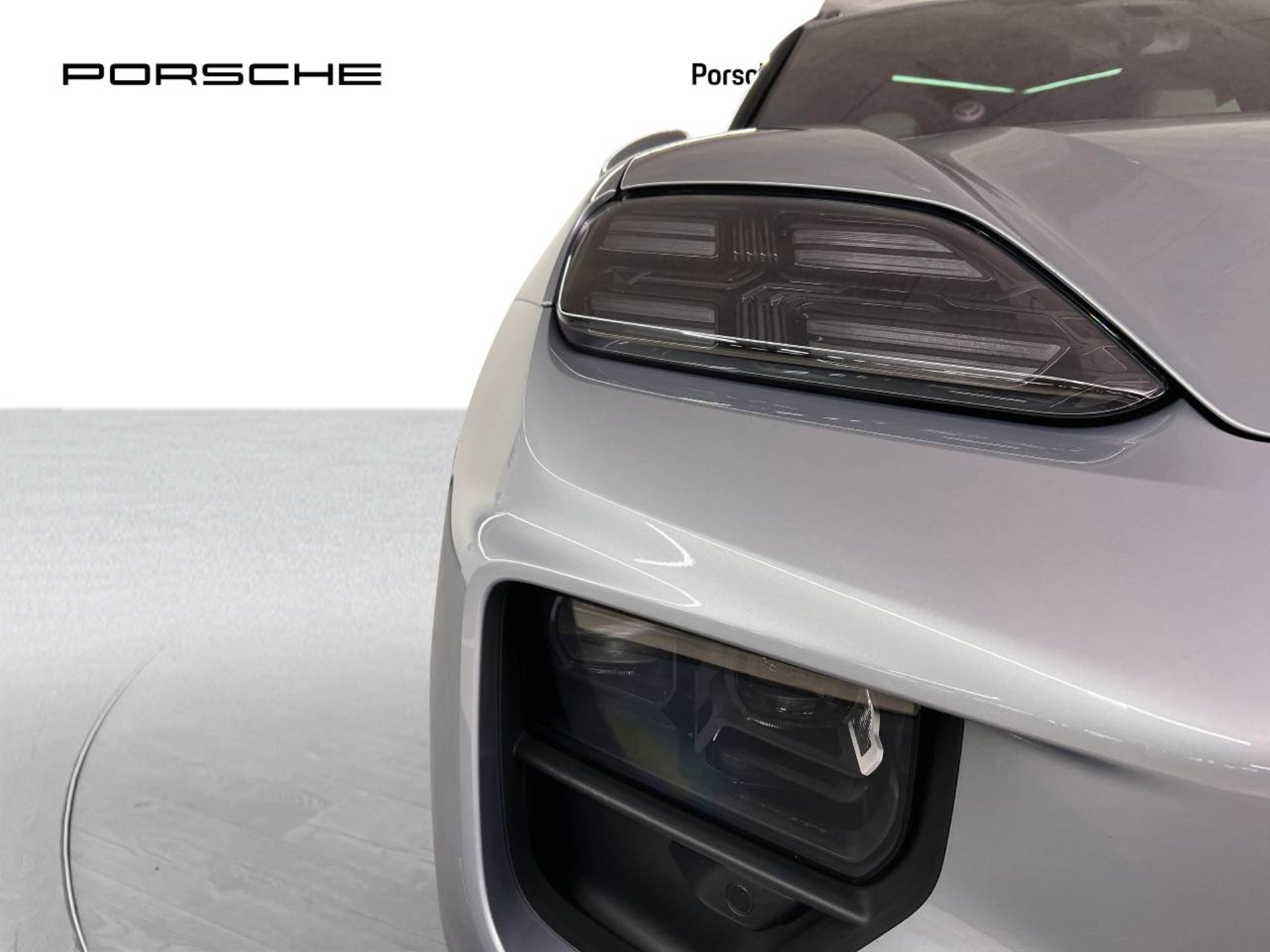 PORSCHE Macan 4-image-11