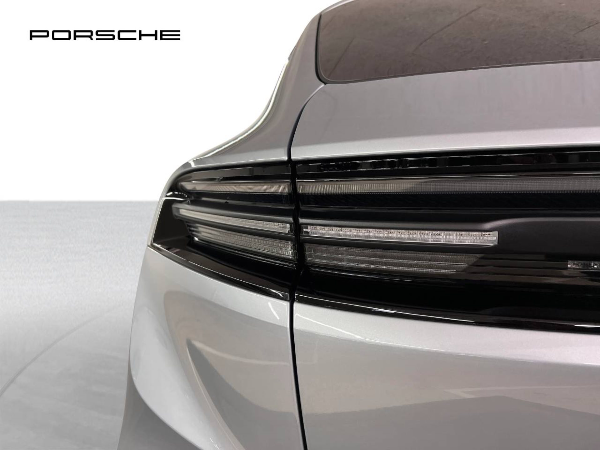 PORSCHE Macan 4-image-12