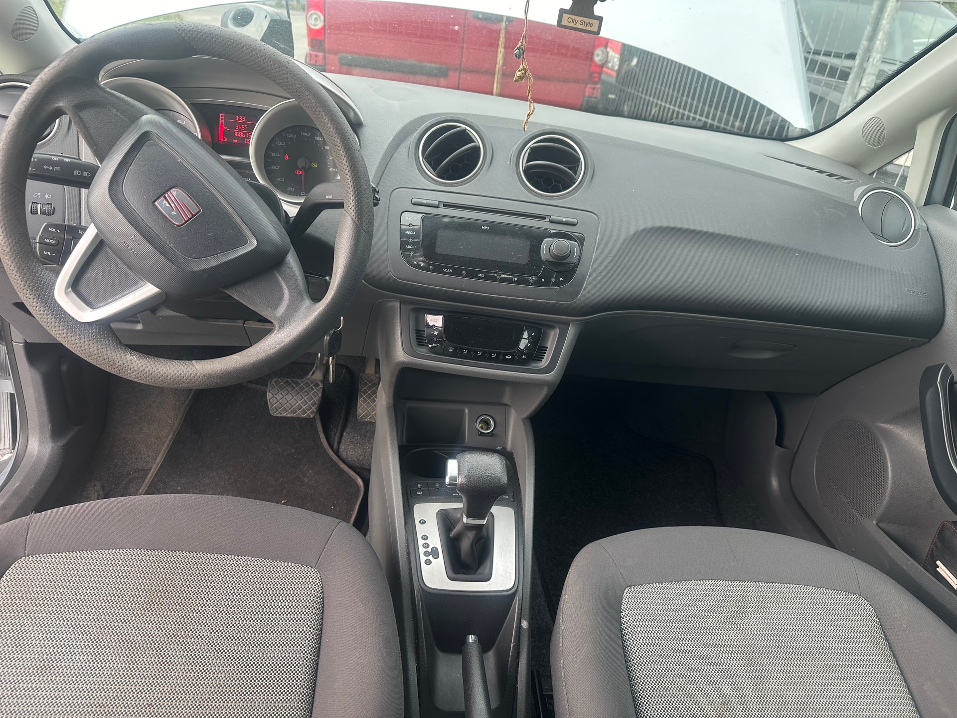 SEAT Ibiza 1.6 Style DSG-image-11
