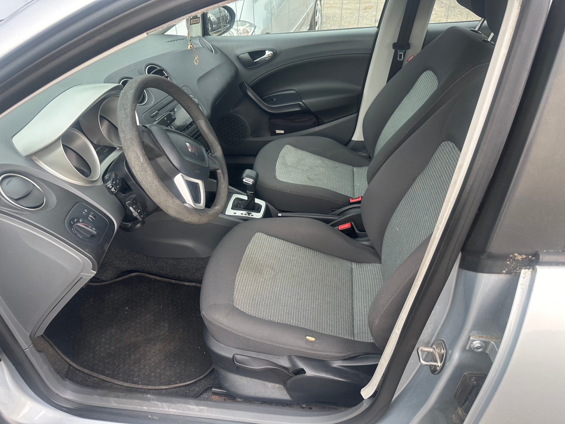 SEAT Ibiza 1.6 Style DSG-image-8