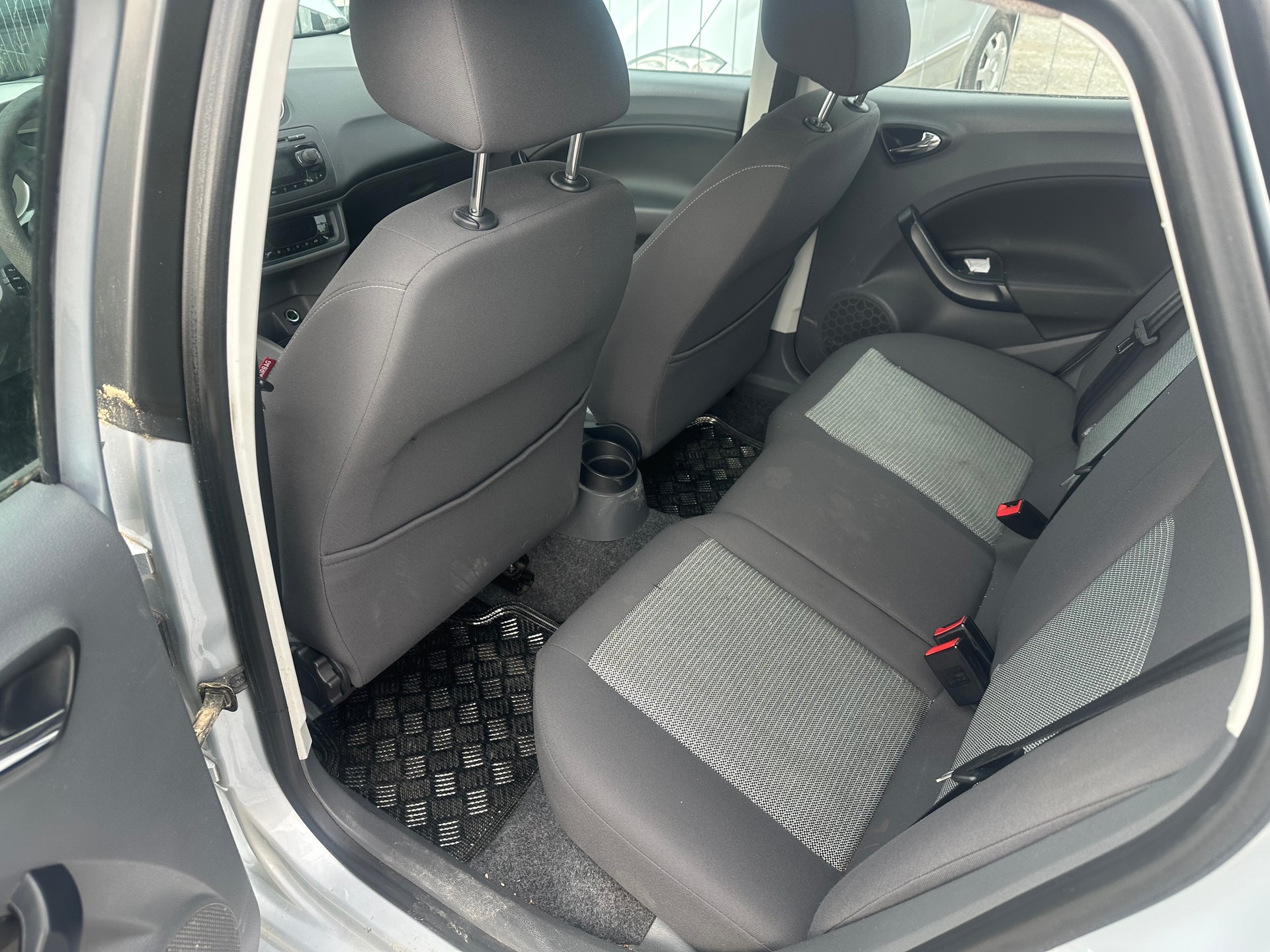 SEAT Ibiza 1.6 Style DSG-image-10