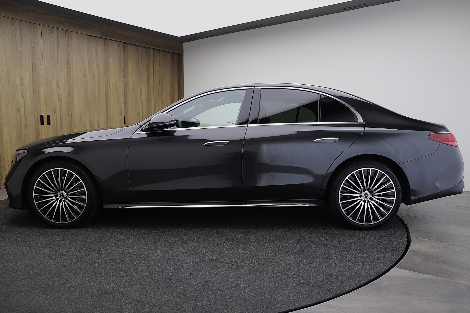 MERCEDES-BENZ E 220 d 9G-Tronic AMG Line Advance-image-2