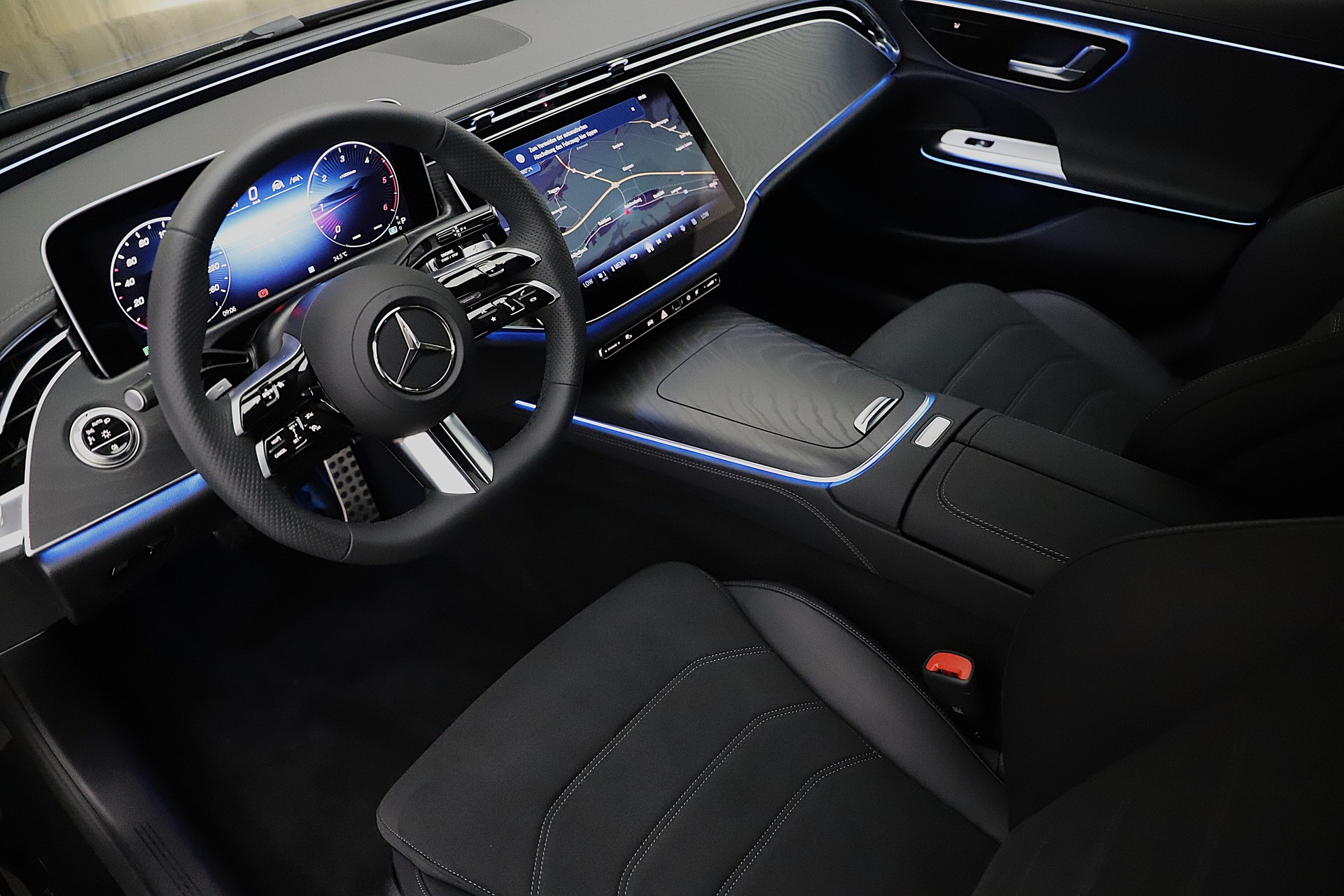 MERCEDES-BENZ E 220 d 9G-Tronic AMG Line Advance-image-4