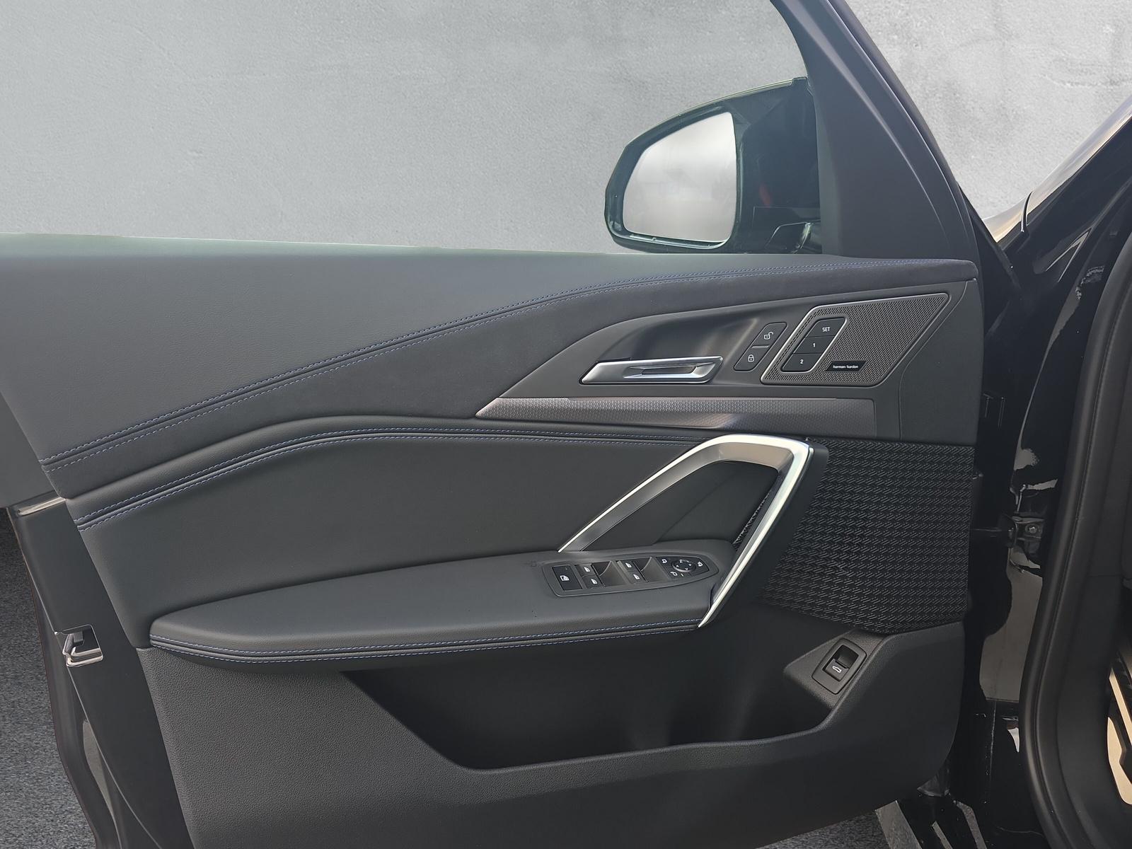 BMW X1 xDrive M35i-image-16
