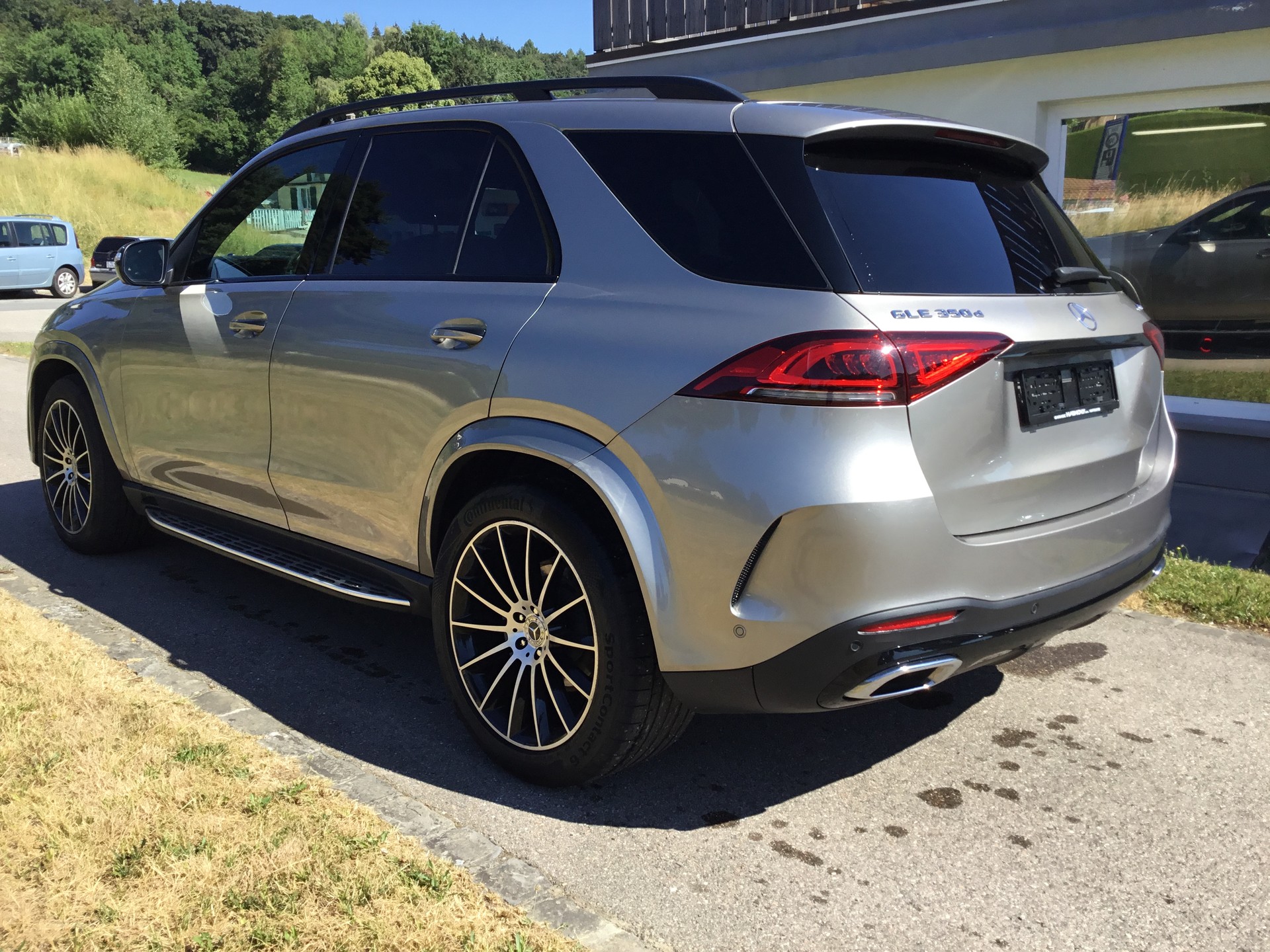 MERCEDES-BENZ GLE 350 d 4Matic AMG Line 9G-Tronic 7 Places-image-5