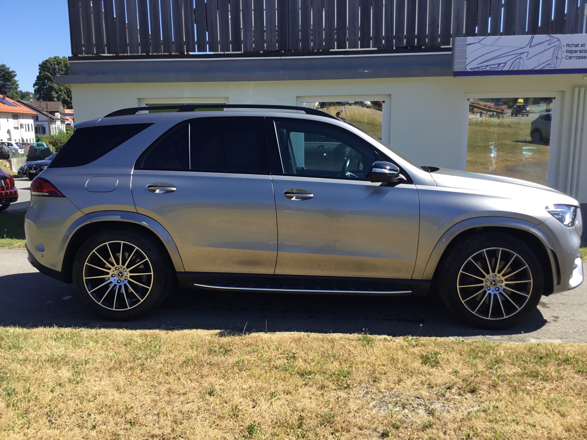 MERCEDES-BENZ GLE 350 d 4Matic AMG Line 9G-Tronic 7 Places-image-4