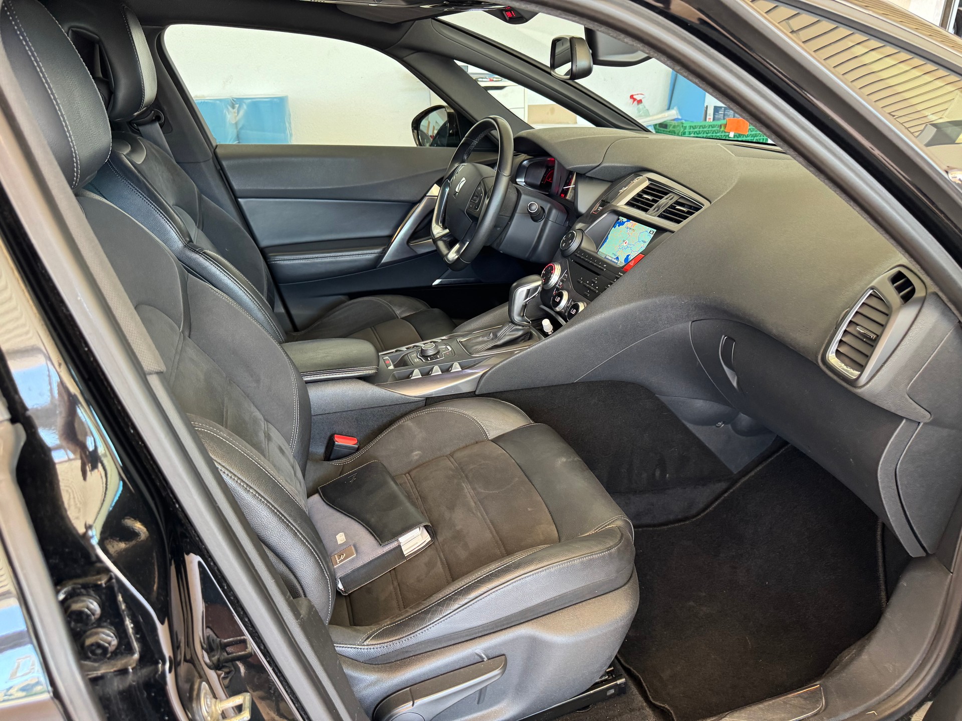 DS AUTOMOBILES DS5 2.0 HDi SO Chic Automatic-image-4