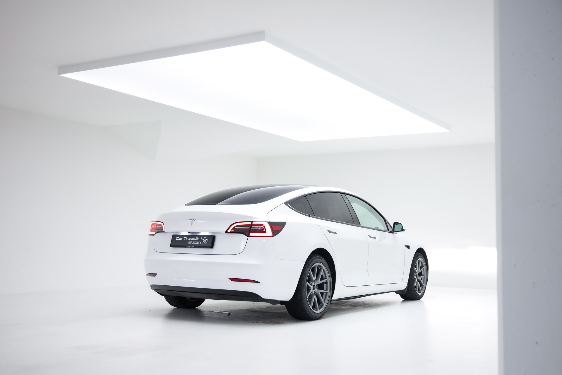 TESLA Model 3 Long Range Dual Motor AWD-image-1