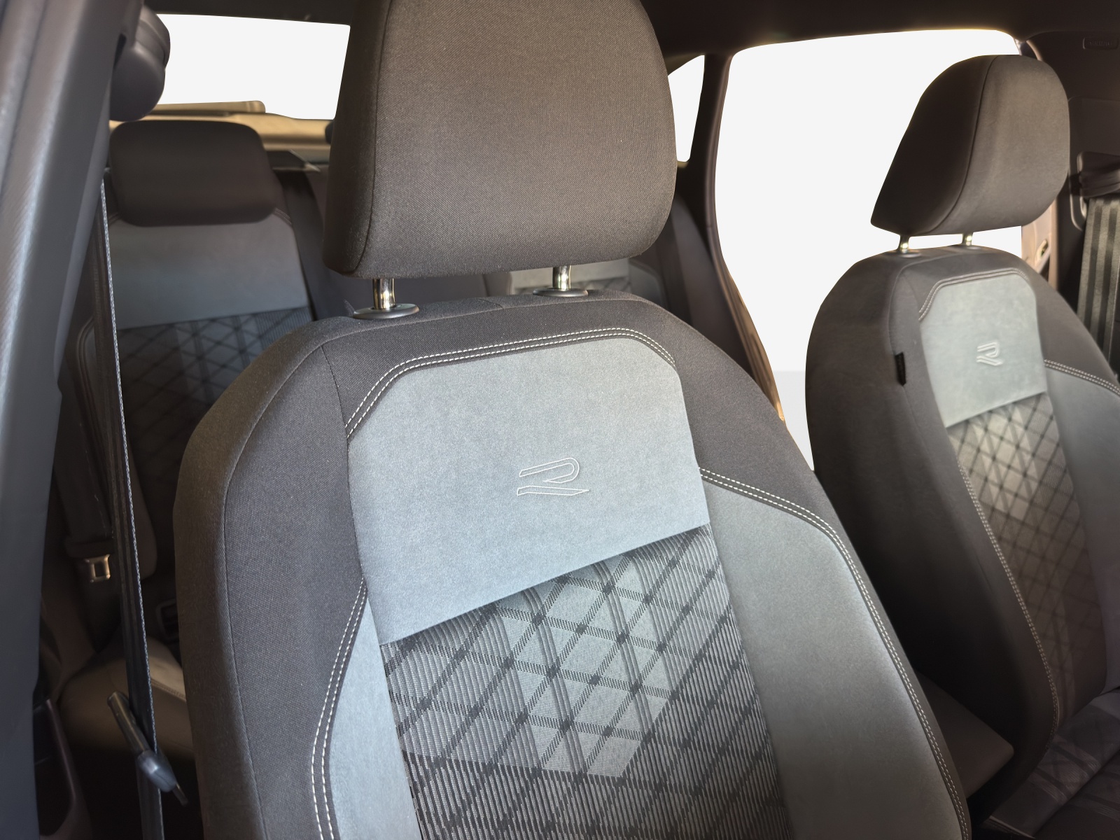 VW Taigo 1.0 TSI R-Line DSG-image-15