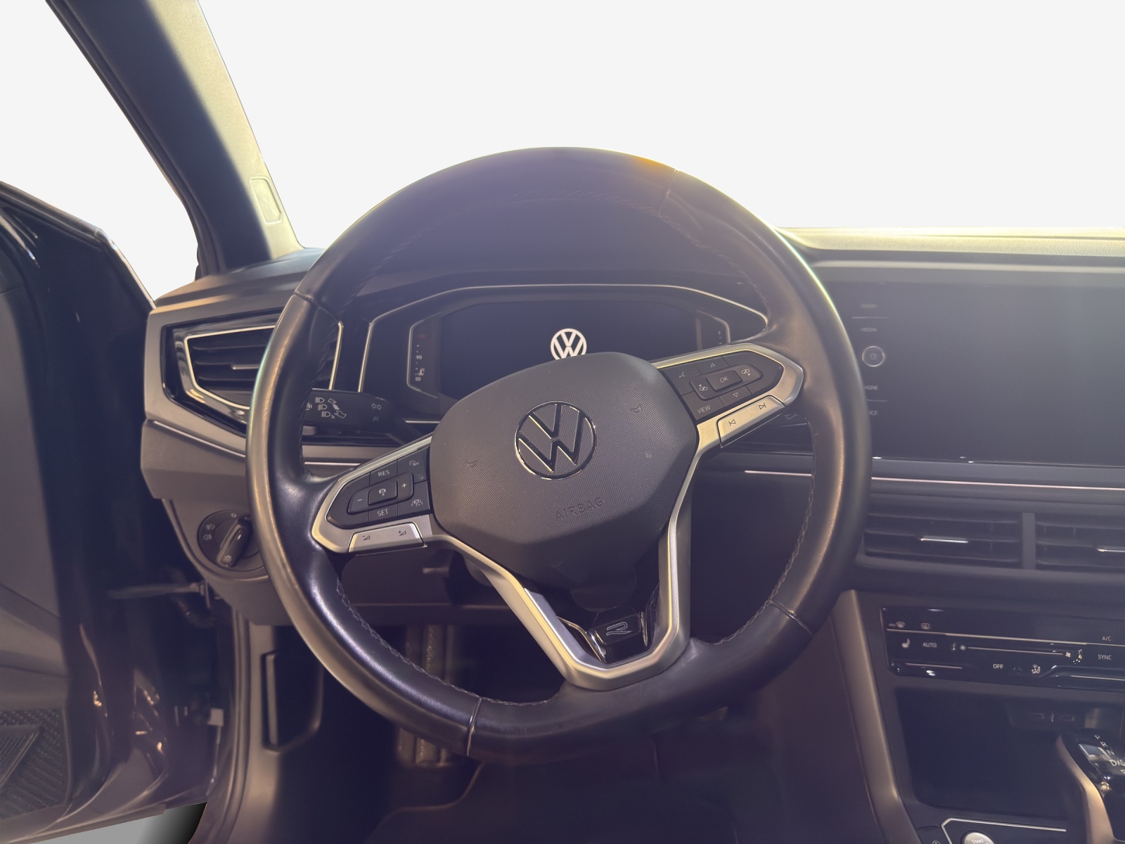 VW Taigo 1.0 TSI R-Line DSG-image-9