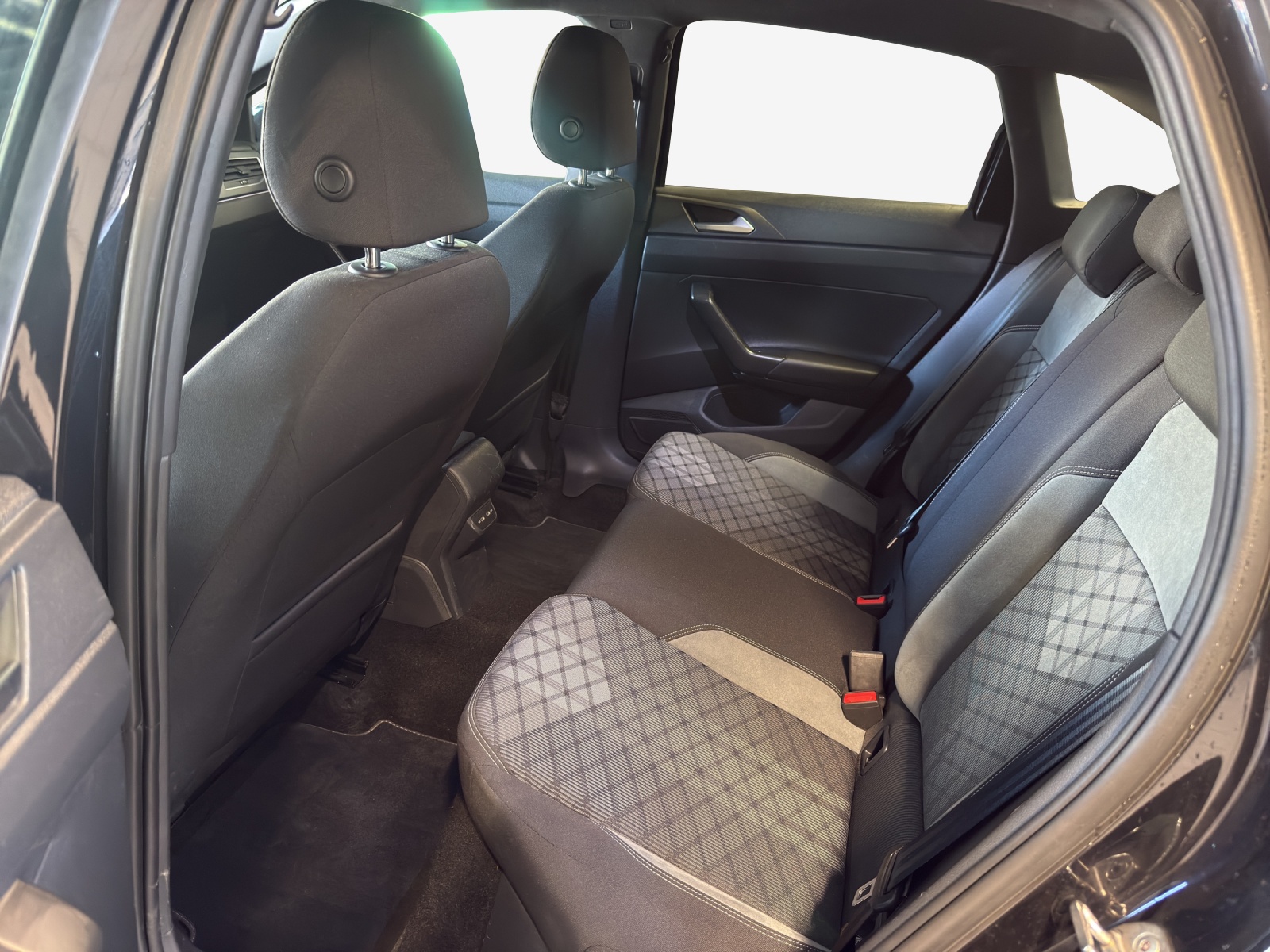 VW Taigo 1.0 TSI R-Line DSG-image-11