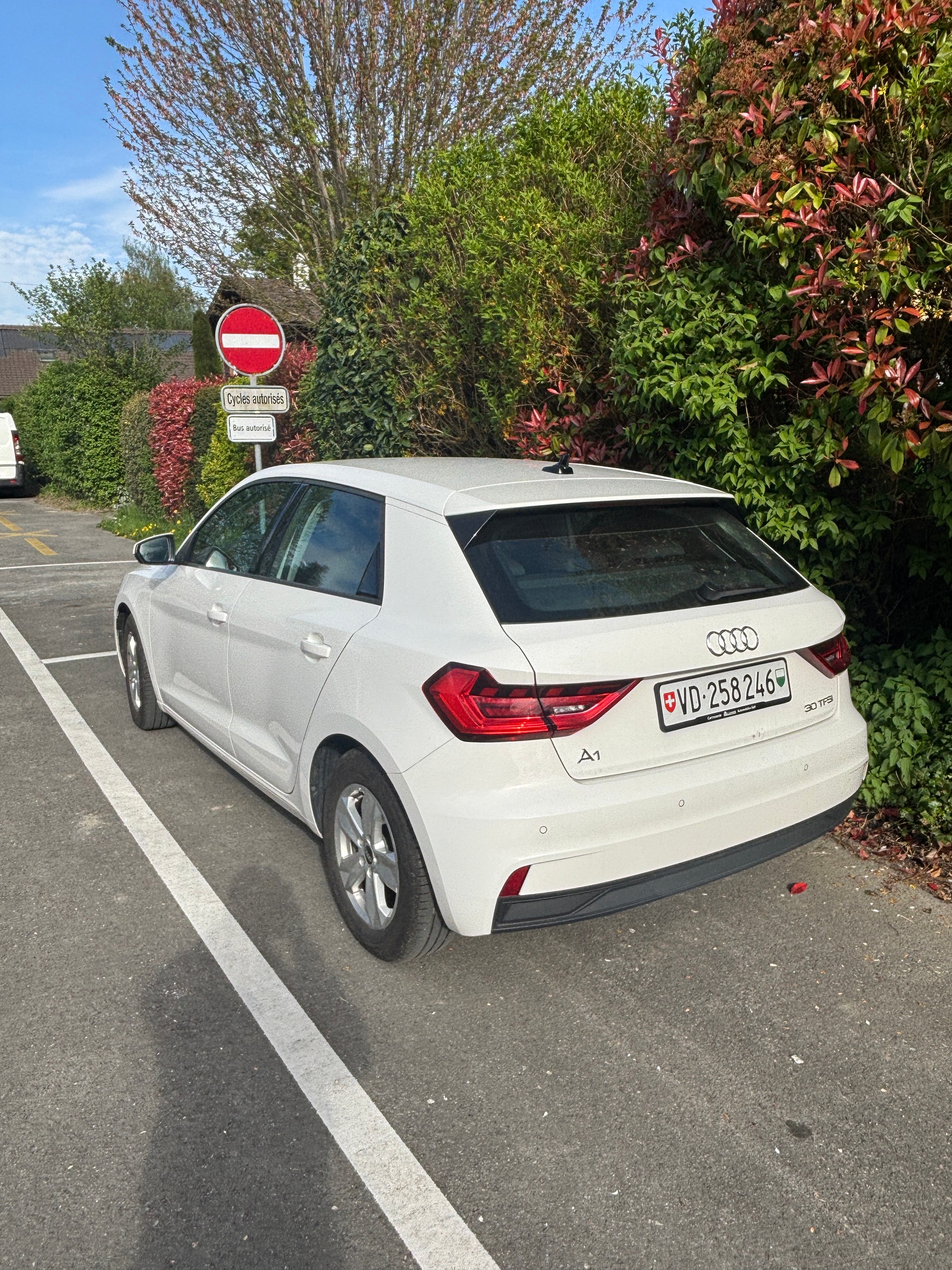 AUDI 1.0 30 TFSI Attraction S-Tronic-image-3
