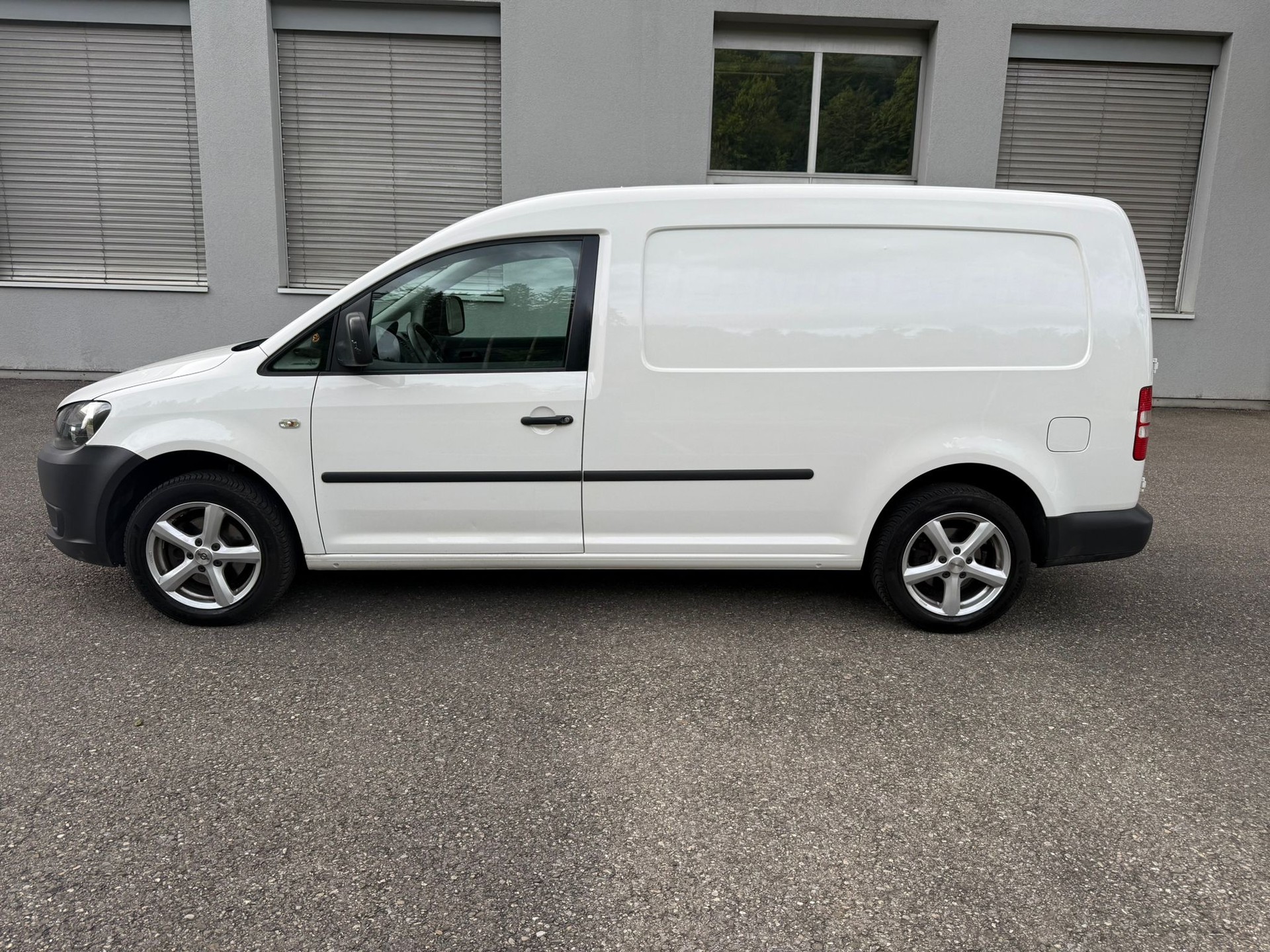 VW CADDY Maxi 1.6 TDI-image-2