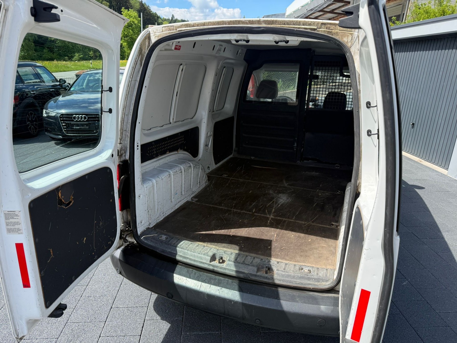 VW CADDY Maxi 1.6 TDI-image-5