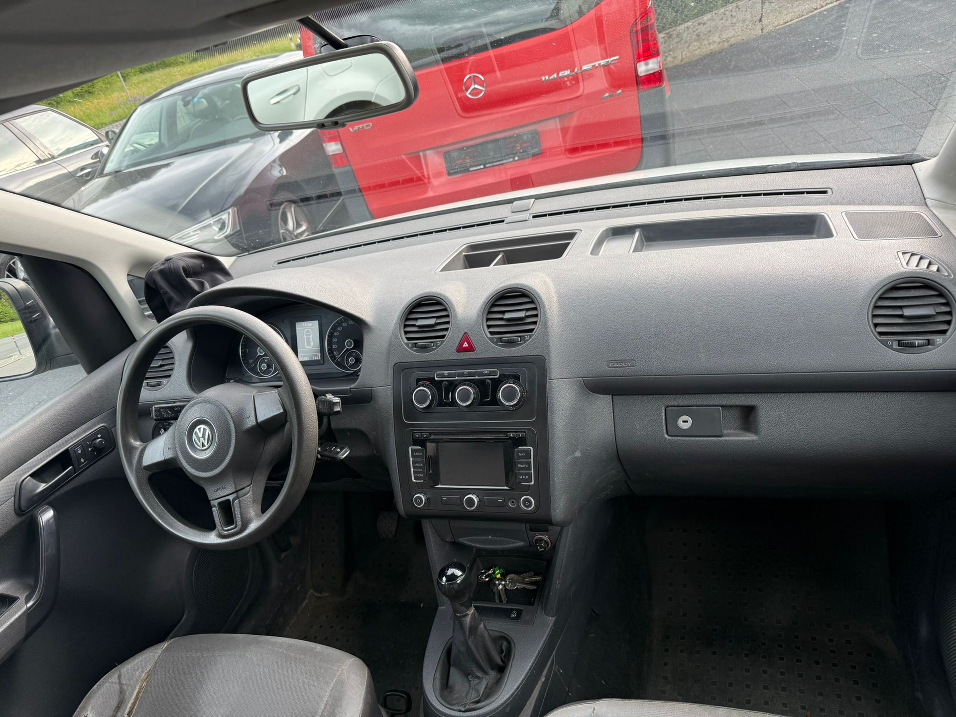 VW CADDY Maxi 1.6 TDI-image-4