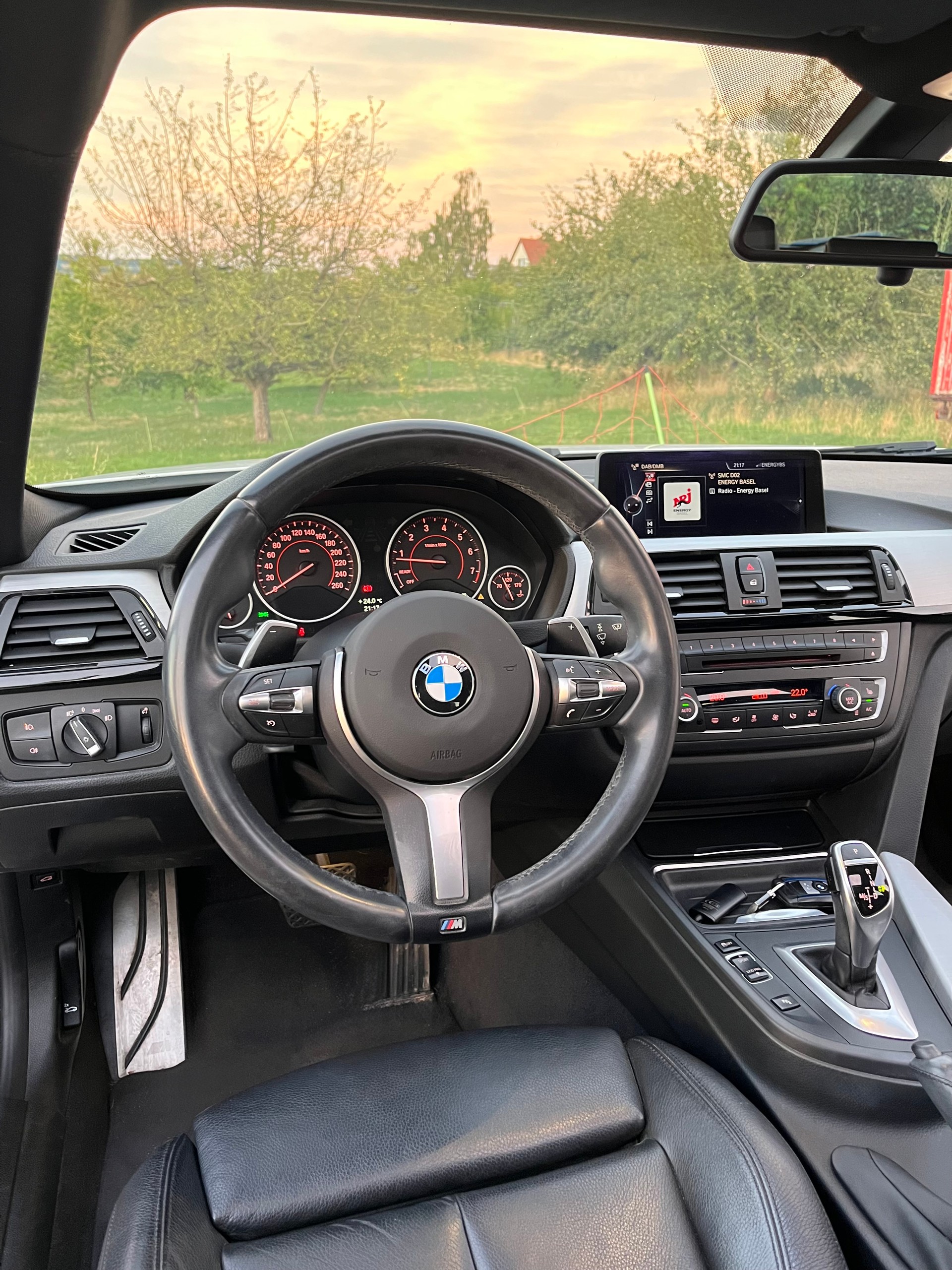 BMW 328i-image-2