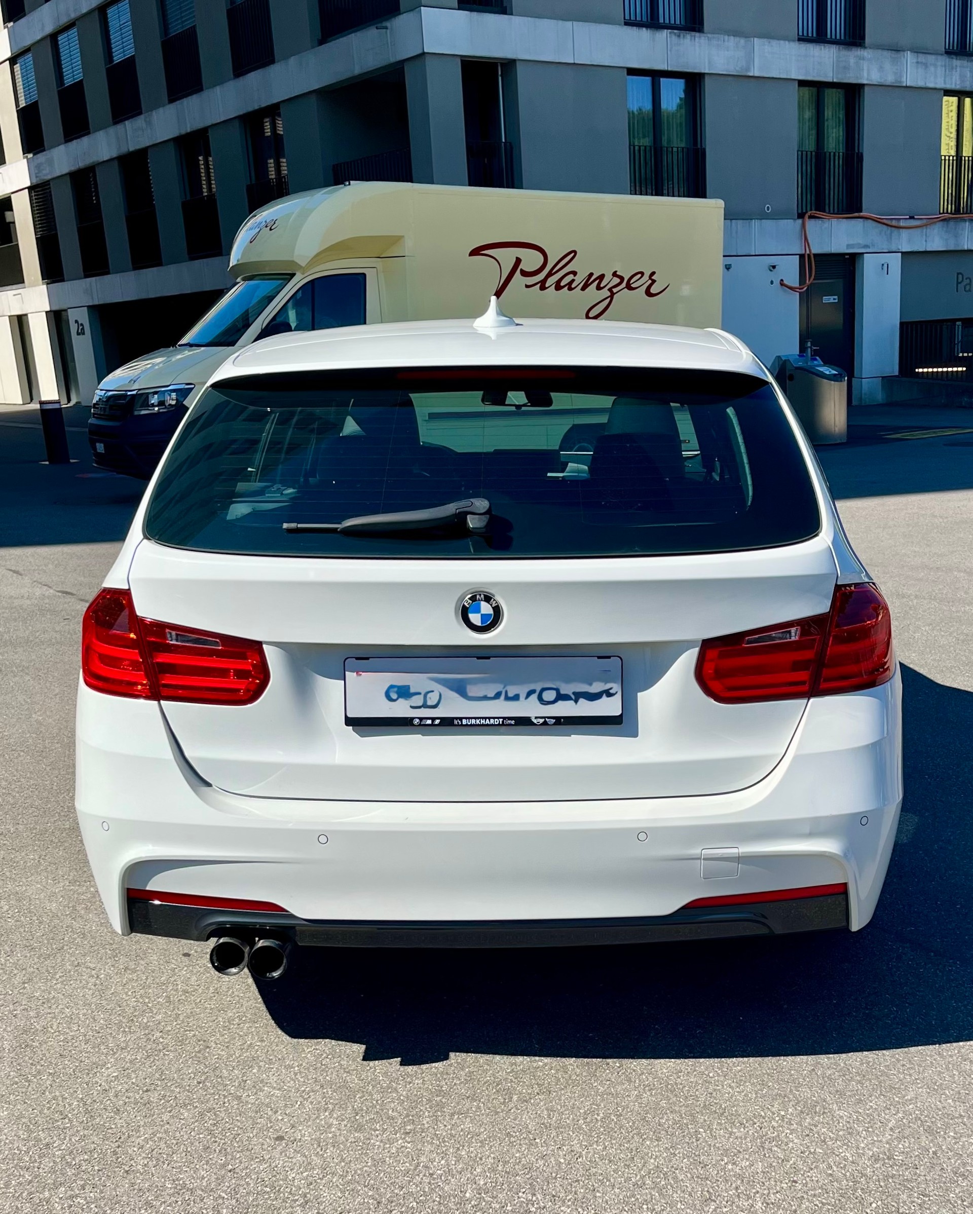BMW 328i-image-3
