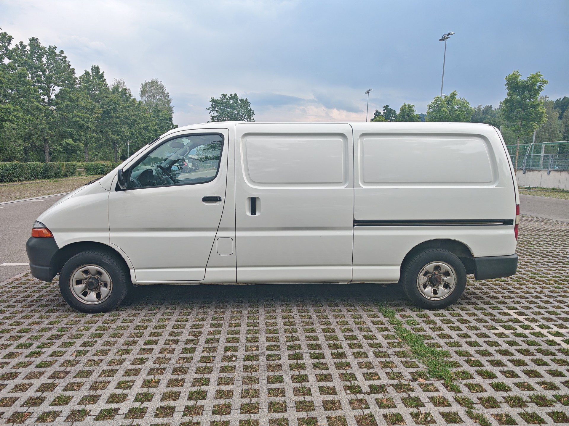 TOYOTA 2.5 D-4D 4x4 LWB-image-1