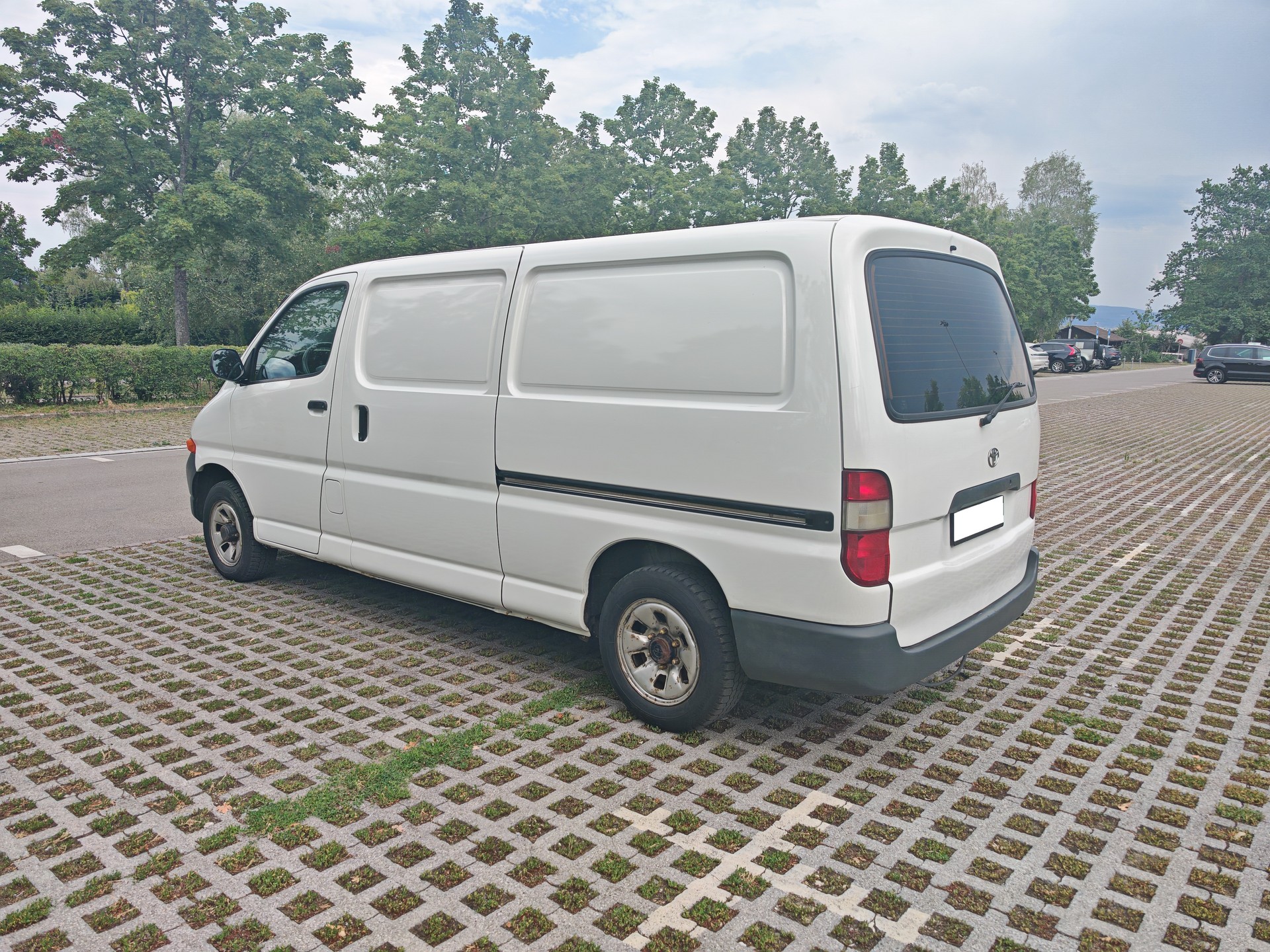TOYOTA 2.5 D-4D 4x4 LWB-image-2