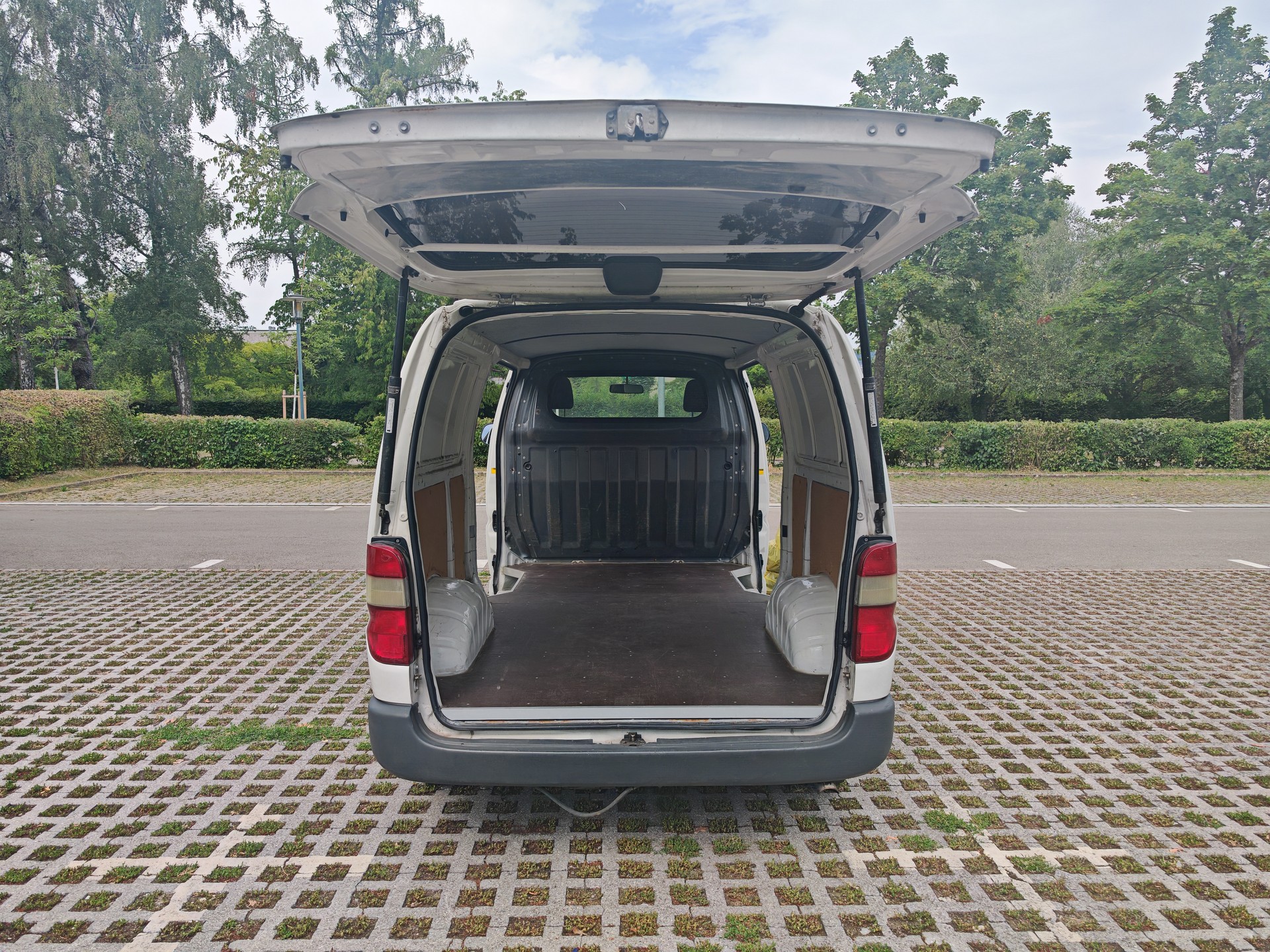 TOYOTA 2.5 D-4D 4x4 LWB-image-4