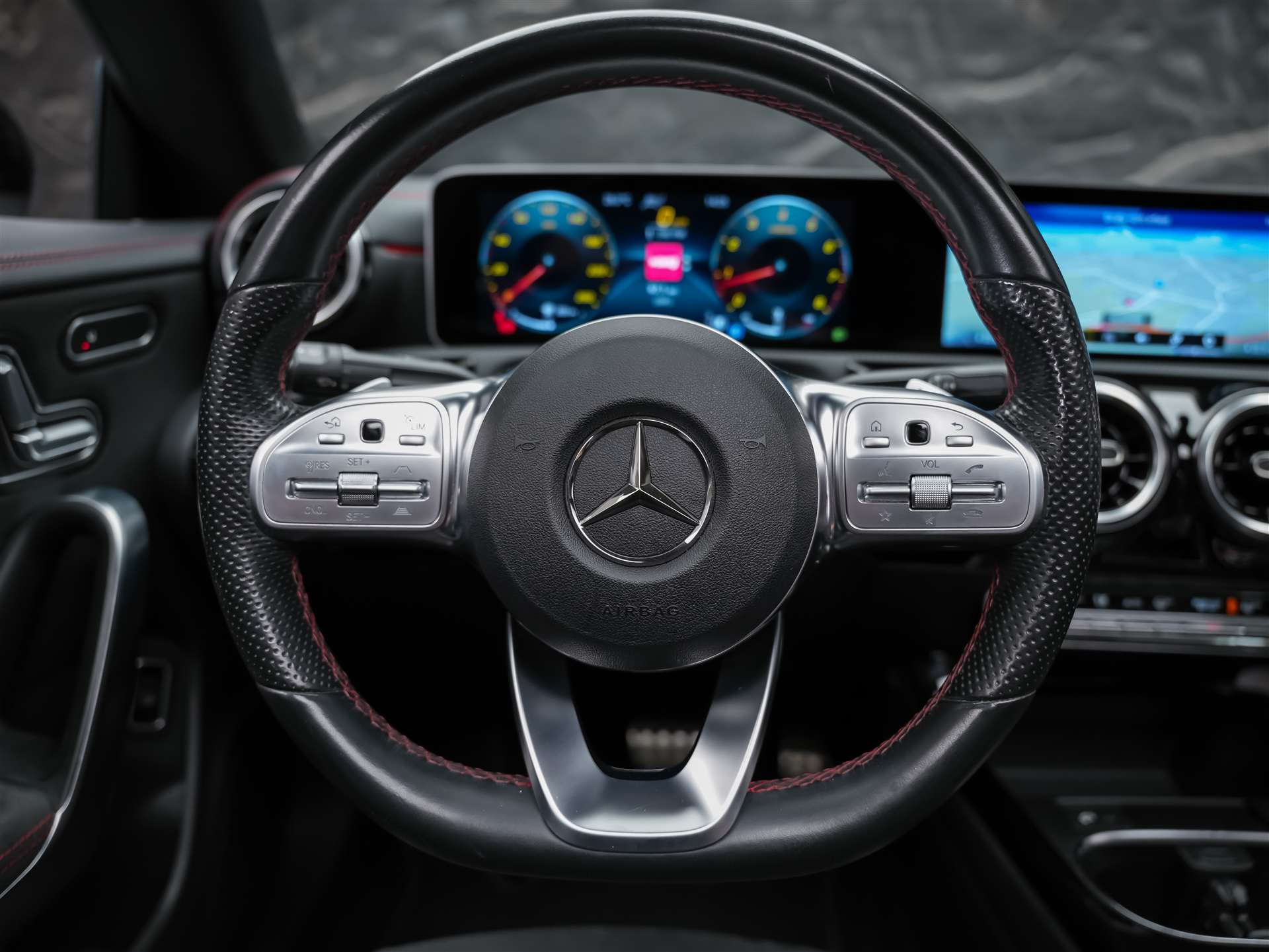 MERCEDES-BENZ CLA 220 AMG Line 7G-DCT 4Matic *Panorama*Standheizung*El. Sitze mit Memory*-image-26