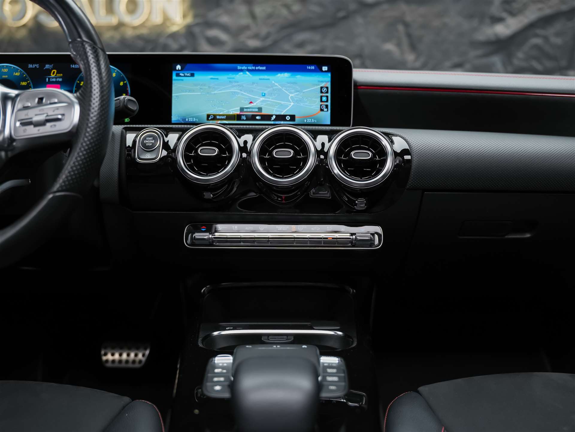 MERCEDES-BENZ CLA 220 AMG Line 7G-DCT 4Matic *Panorama*Standheizung*El. Sitze mit Memory*-image-19